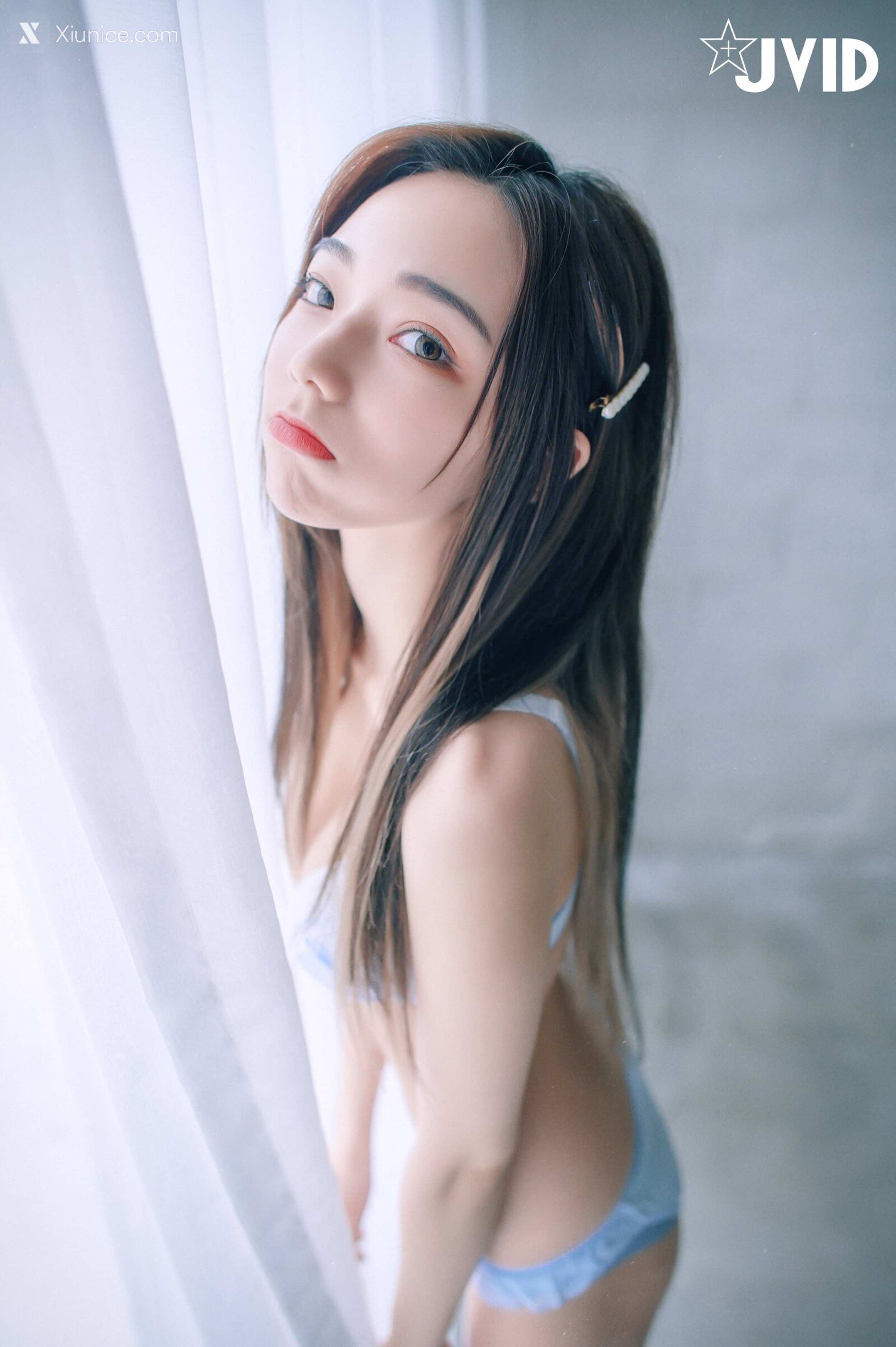啾啾 清純小女孩啾啾如今秀色可餐，小褲褲下的形狀好誘人 42