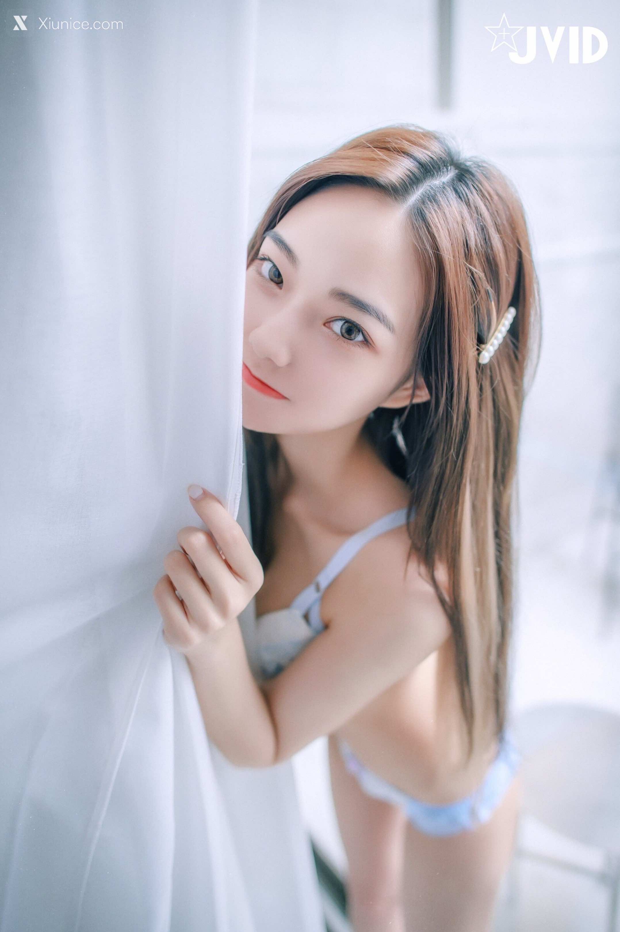 啾啾 清純小女孩啾啾如今秀色可餐，小褲褲下的形狀好誘人 49