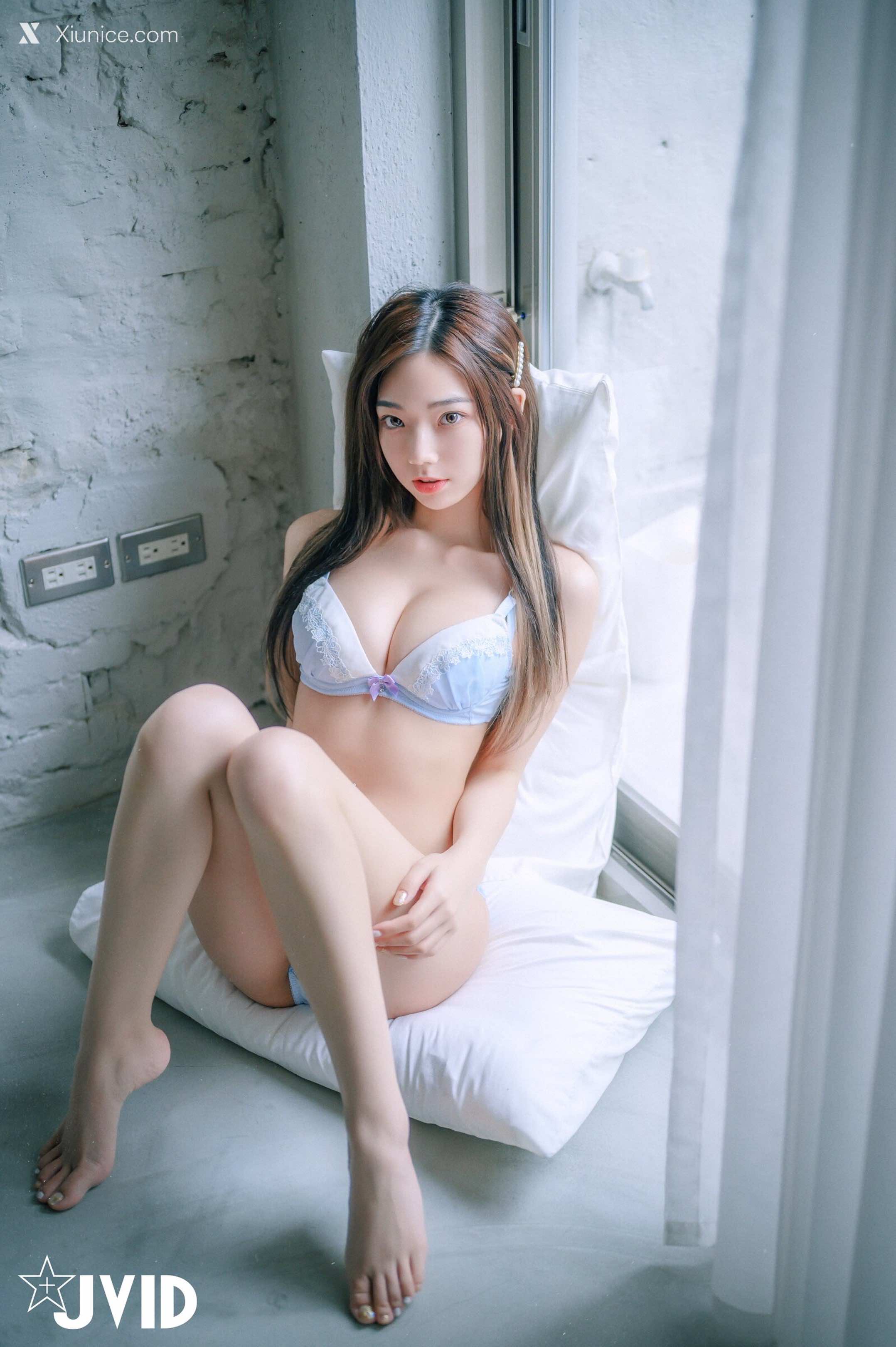 啾啾 清純小女孩啾啾如今秀色可餐，小褲褲下的形狀好誘人 5