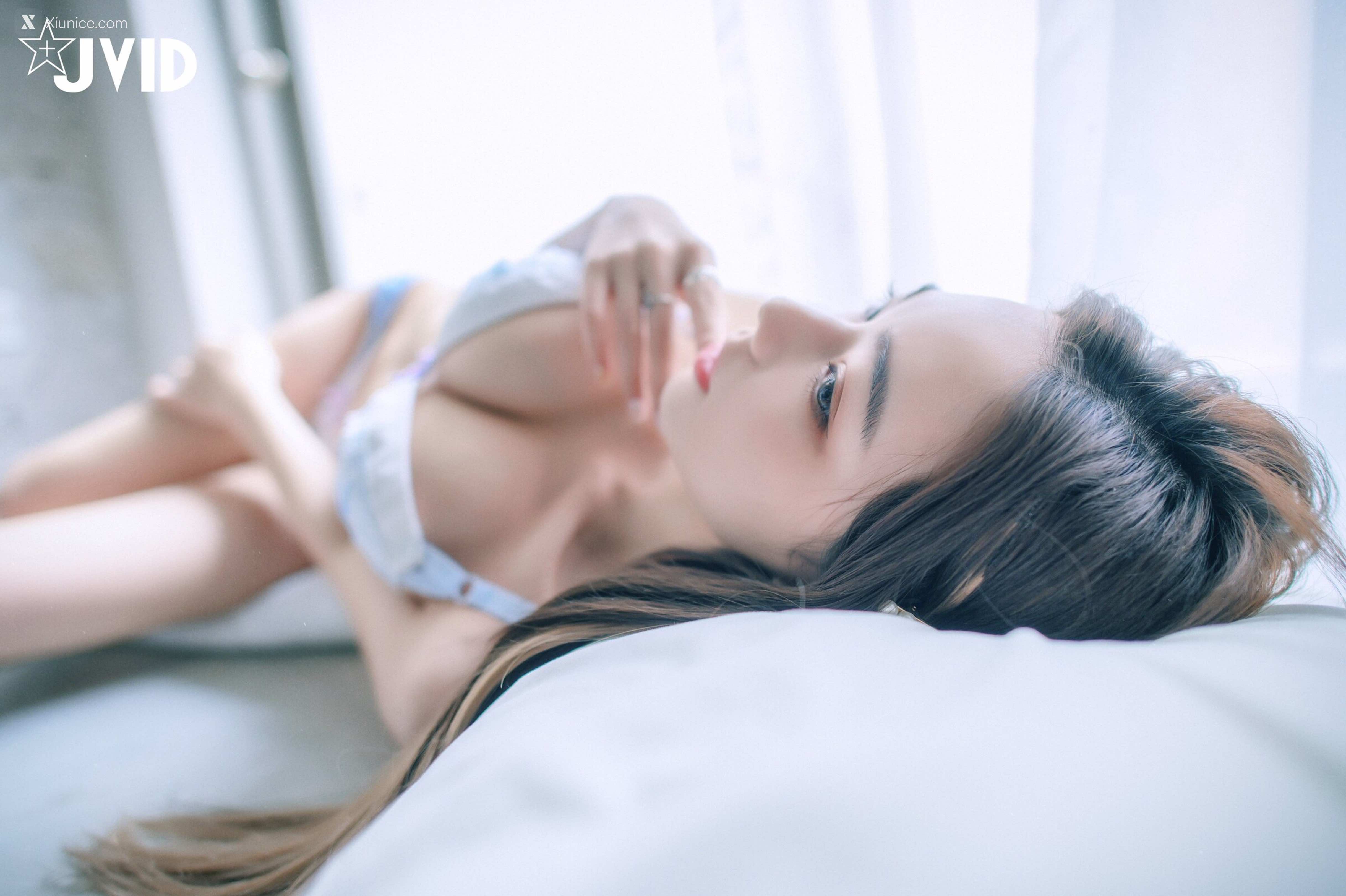 啾啾 清純小女孩啾啾如今秀色可餐，小褲褲下的形狀好誘人 6