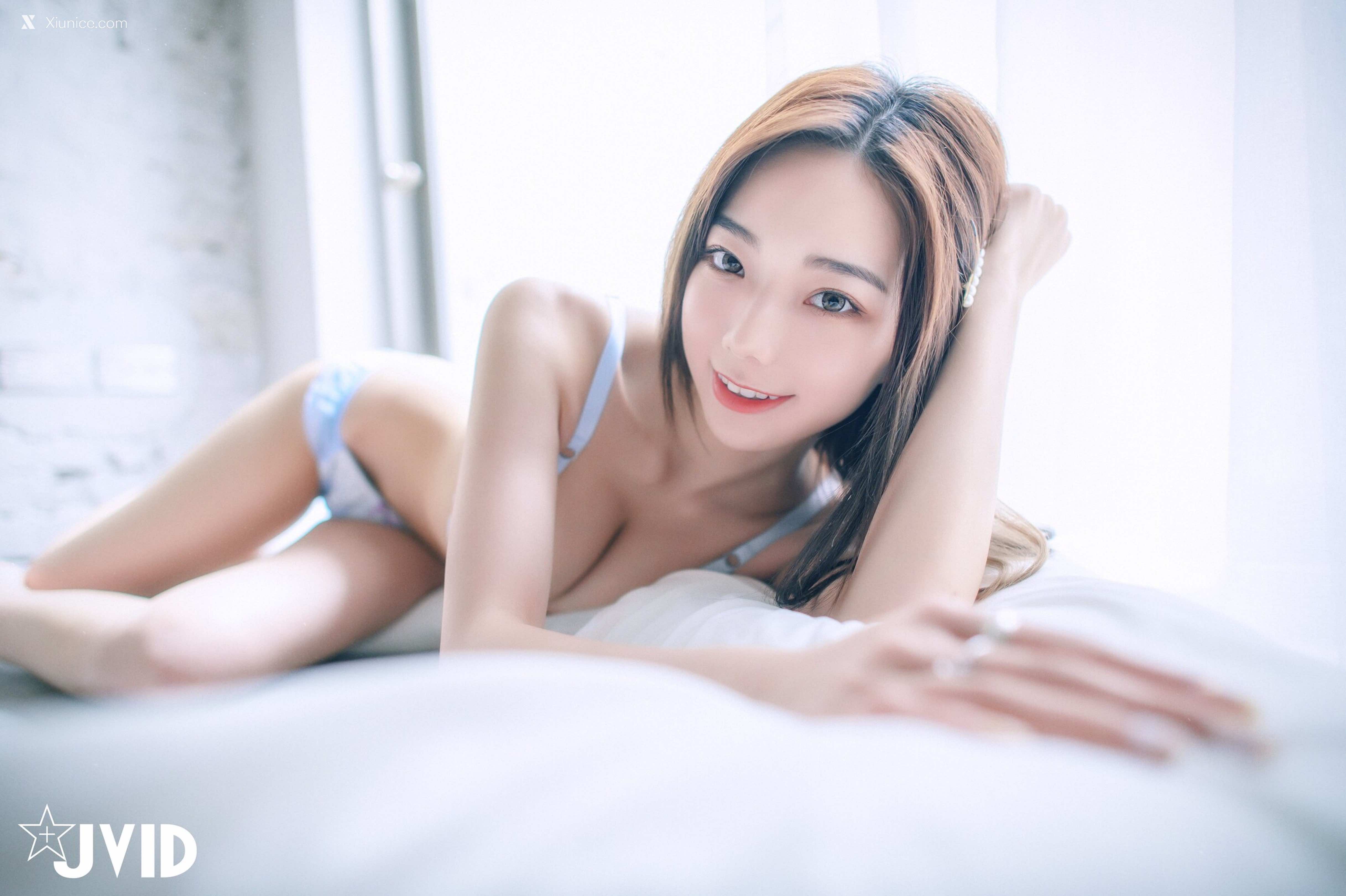 啾啾 清純小女孩啾啾如今秀色可餐，小褲褲下的形狀好誘人 60