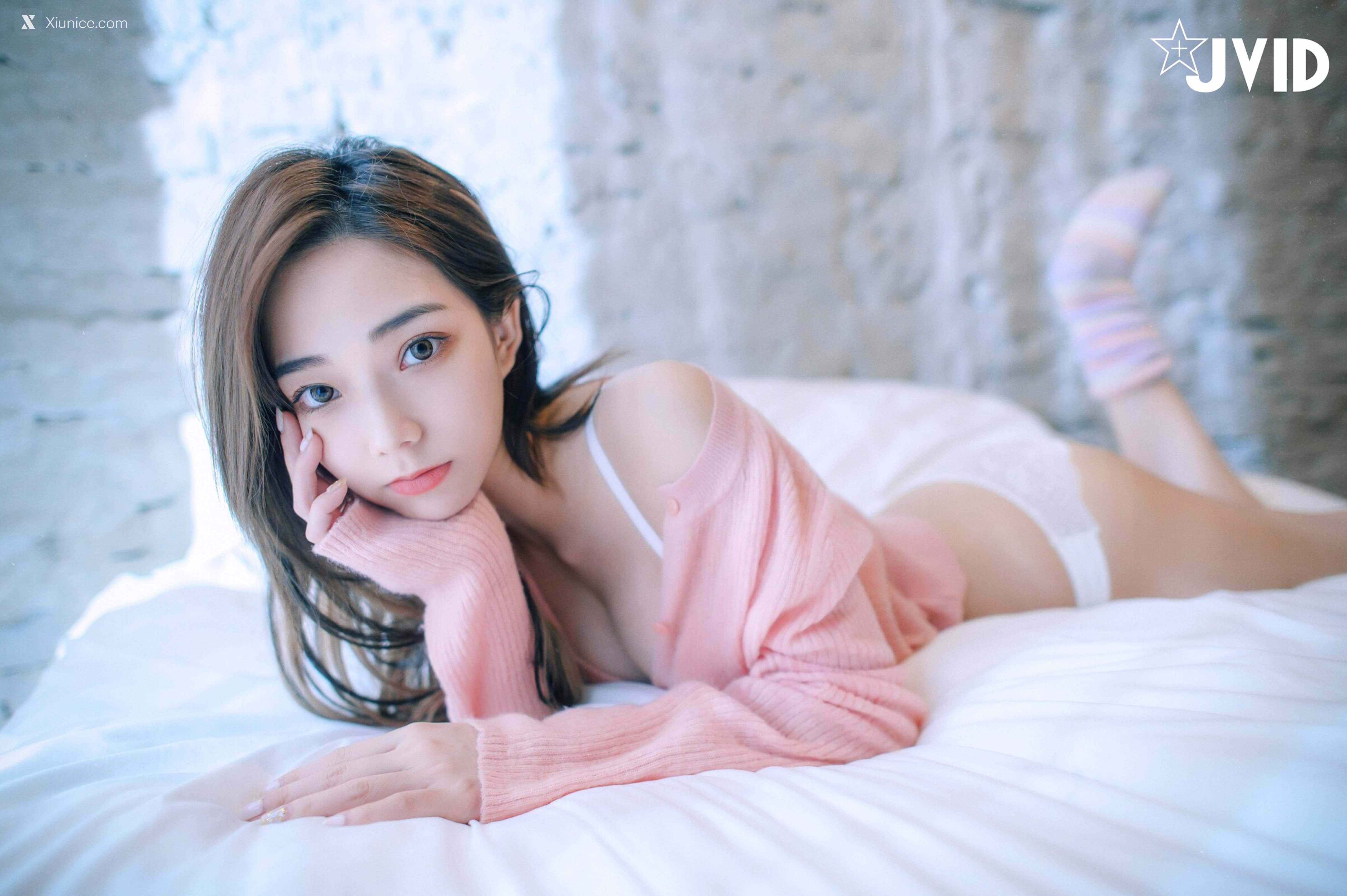啾啾 清純小女孩啾啾如今秀色可餐，小褲褲下的形狀好誘人 82