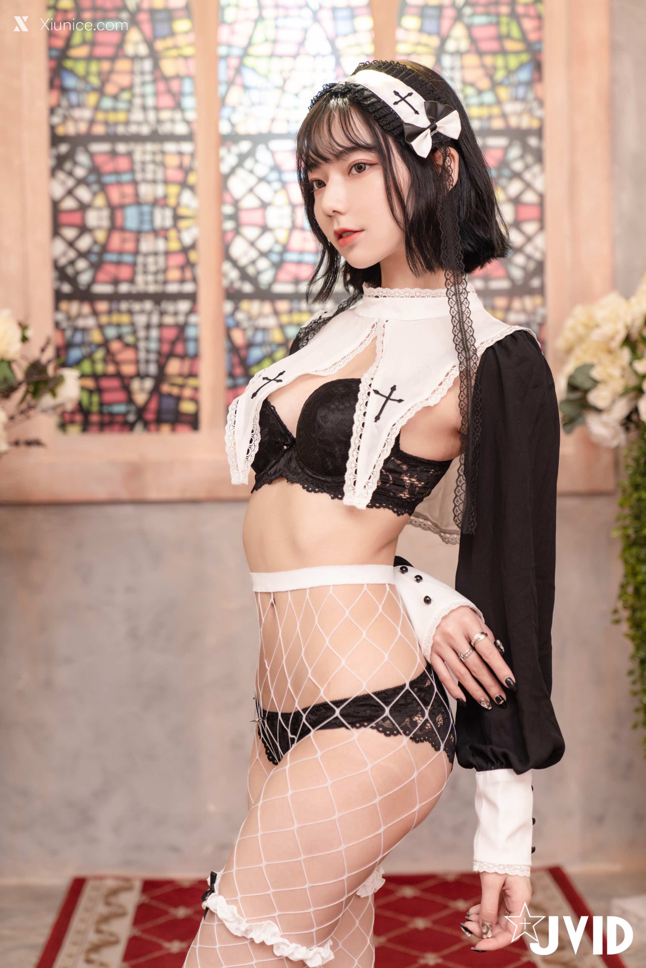 啾啾 甜美小修女啾啾深夜獨自在禮堂釋放人的慾望 39