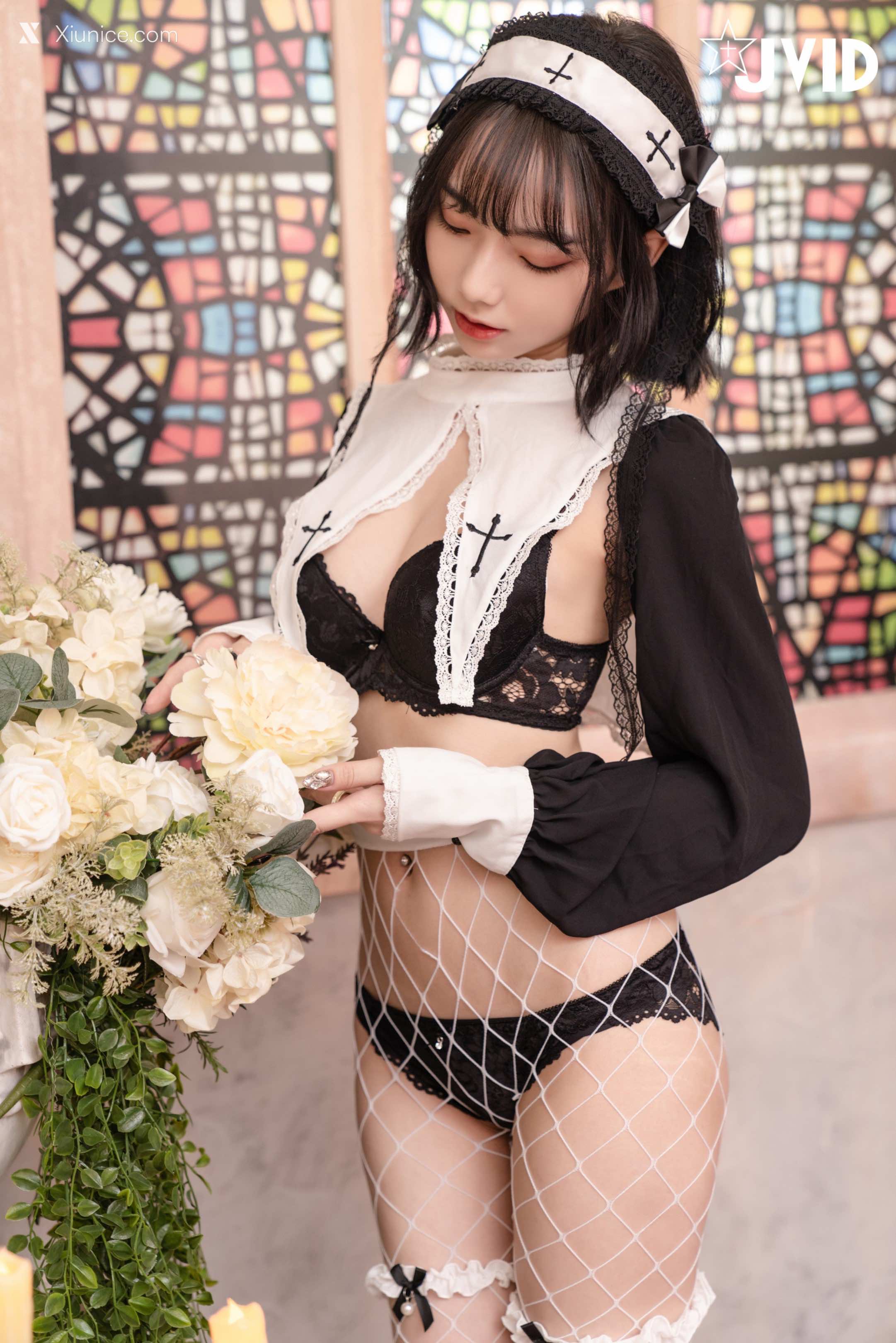 啾啾 甜美小修女啾啾深夜獨自在禮堂釋放人的慾望 53