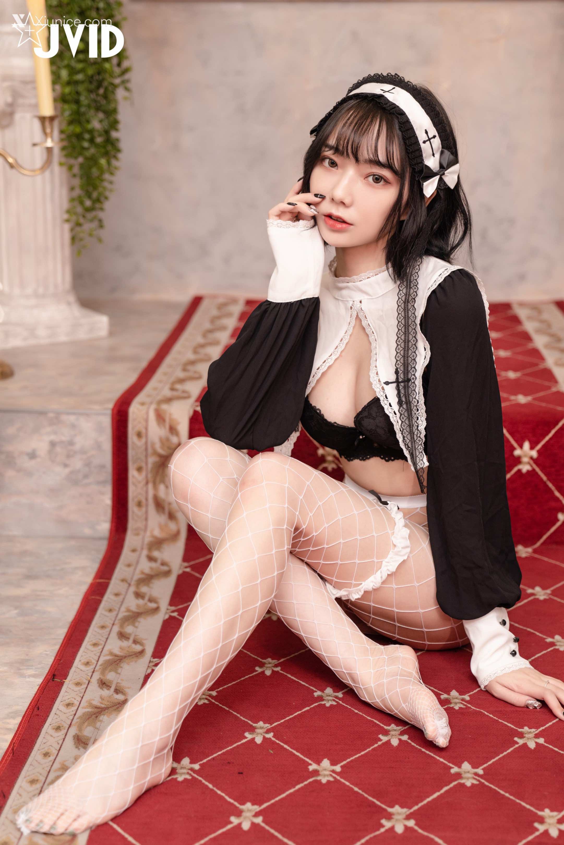 啾啾 甜美小修女啾啾深夜獨自在禮堂釋放人的慾望 55