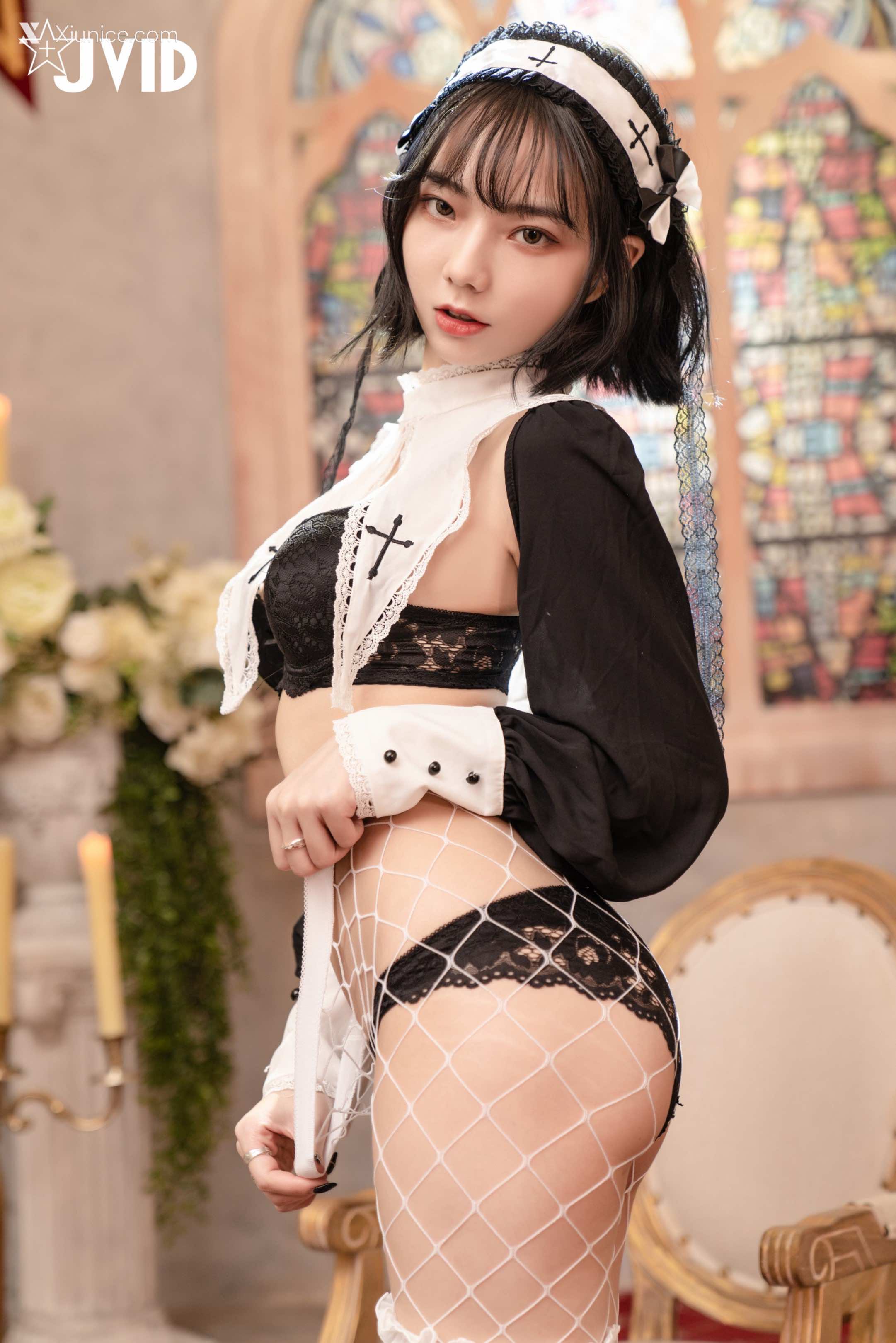 啾啾 甜美小修女啾啾深夜獨自在禮堂釋放人的慾望 62