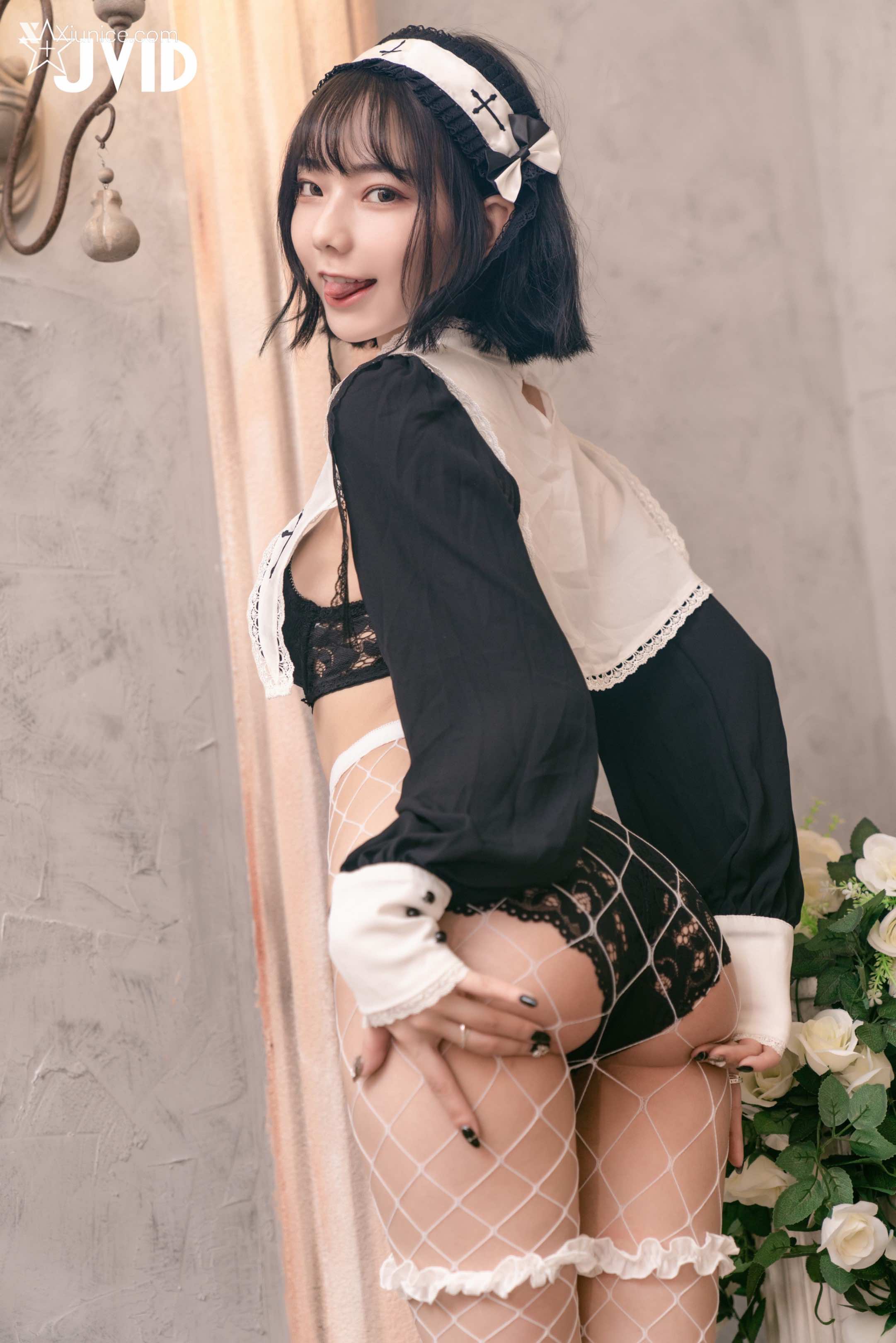 啾啾 甜美小修女啾啾深夜獨自在禮堂釋放人的慾望 68