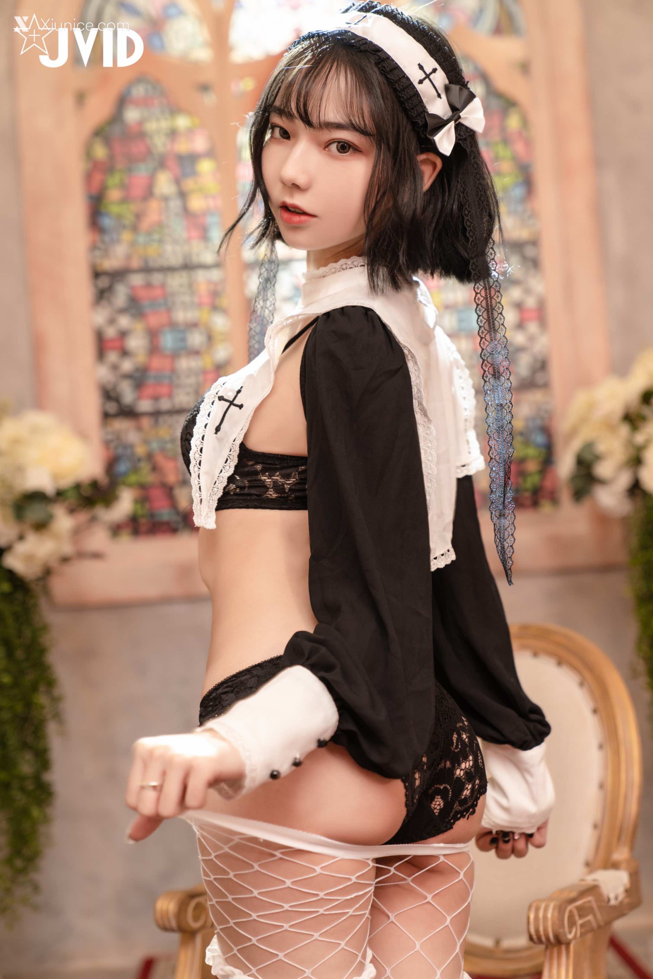 啾啾 甜美小修女啾啾深夜獨自在禮堂釋放人的慾望 73