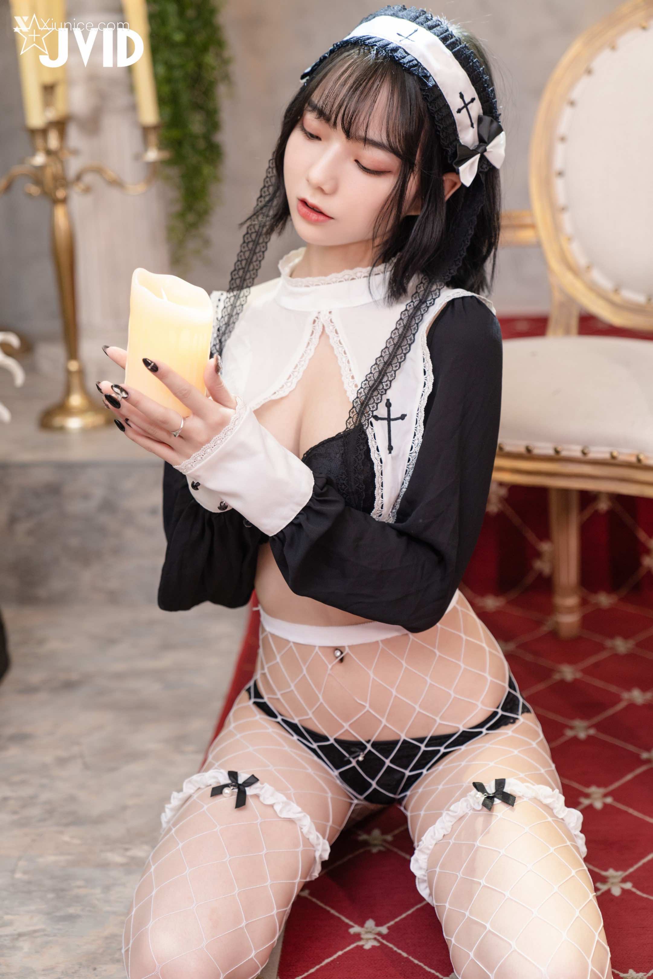 啾啾 甜美小修女啾啾深夜獨自在禮堂釋放人的慾望 76