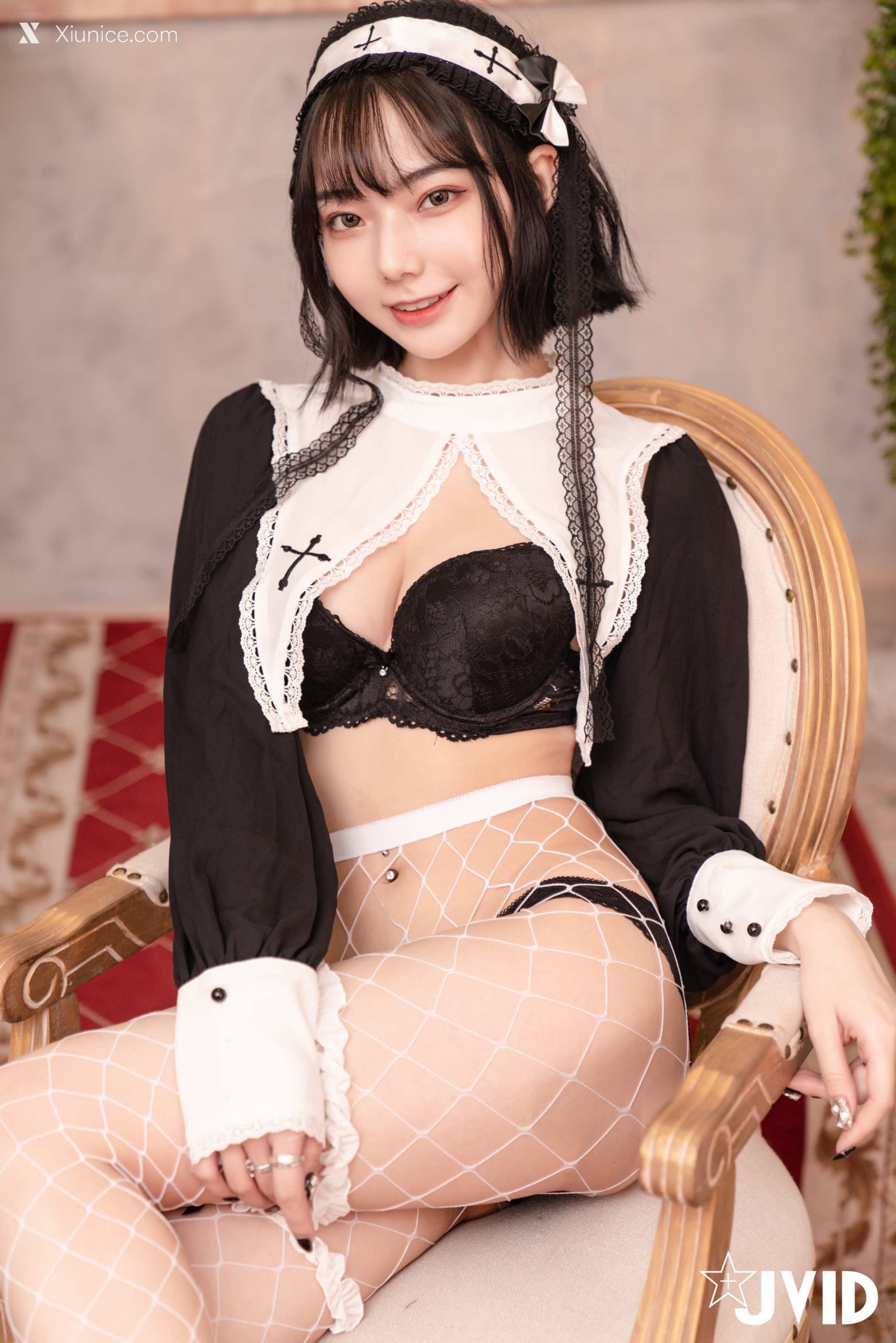 啾啾 甜美小修女啾啾深夜獨自在禮堂釋放人的慾望 88