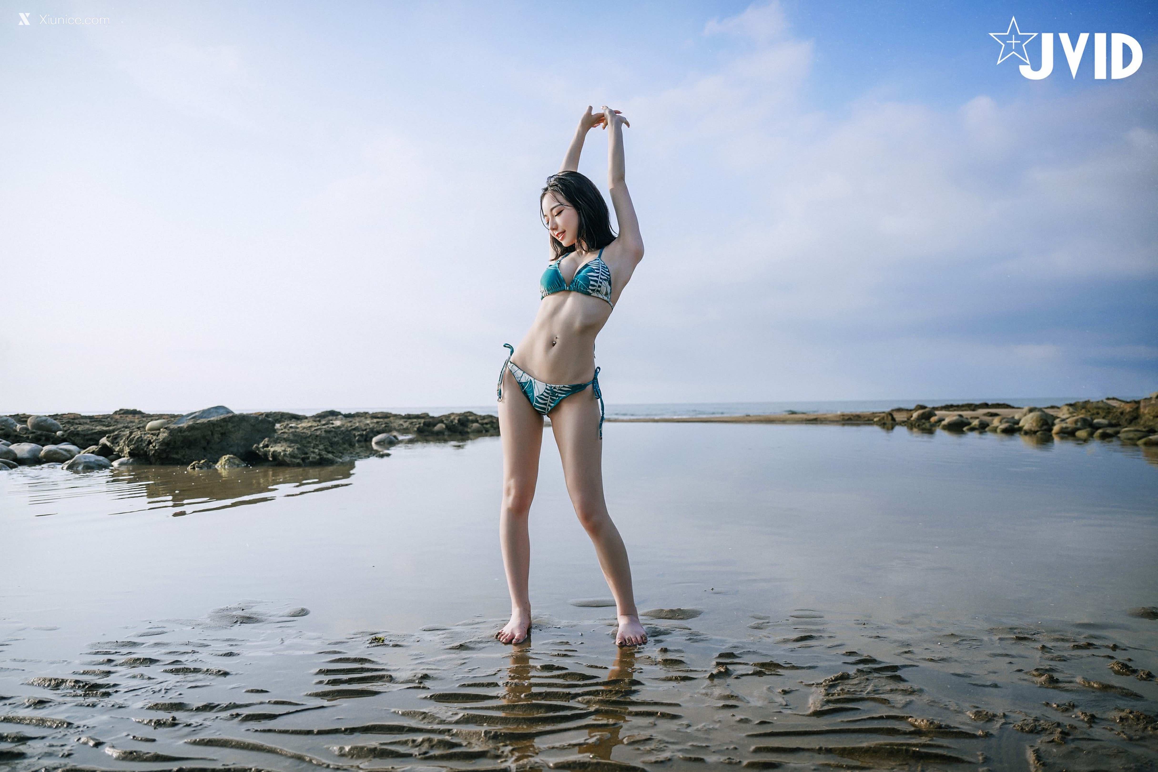 啾啾 超熱情火辣的比基尼登場 19