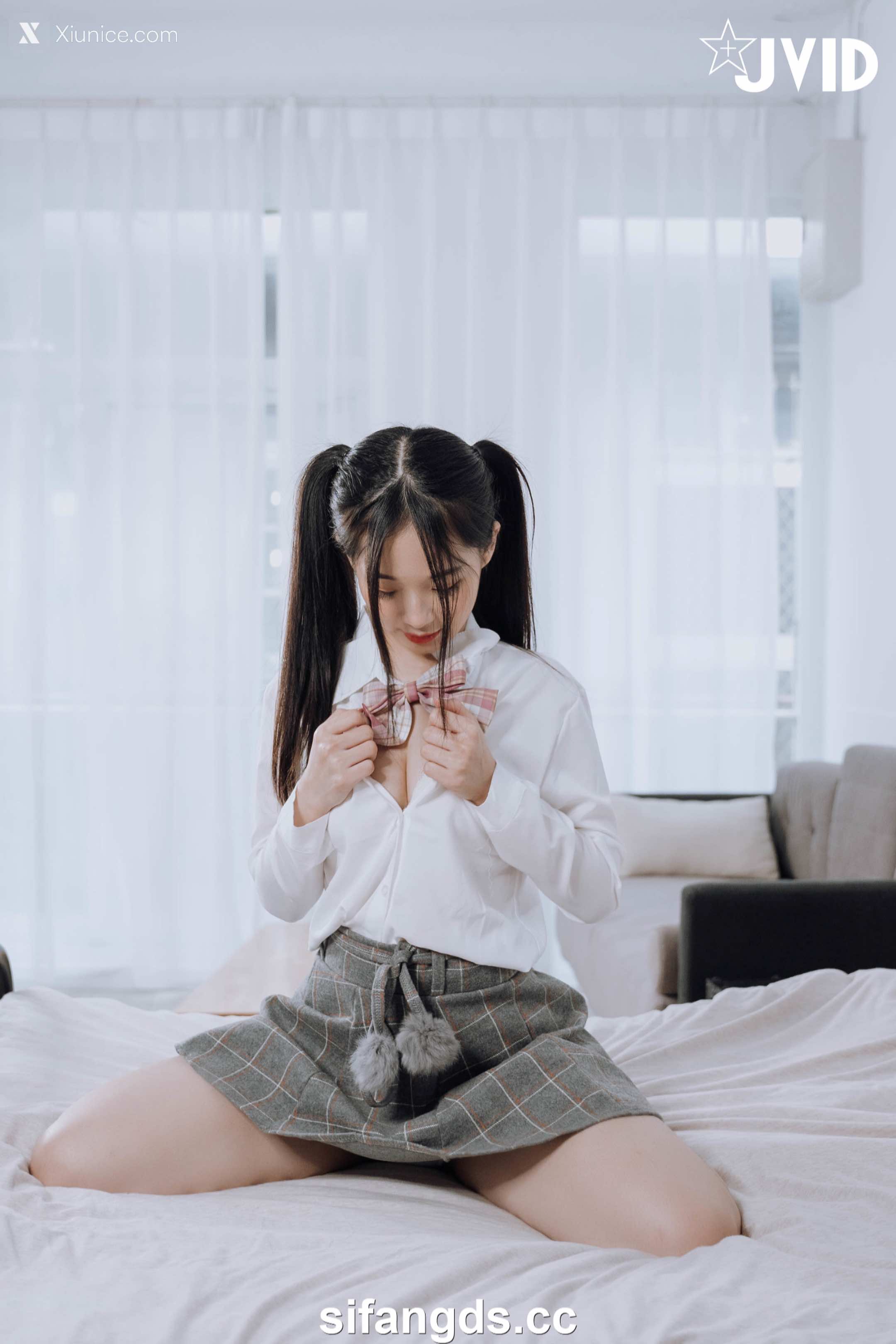 婕咪 Juice 雙馬尾女孩婕咪想在學長的胯下依偎(全裸無遮四點全開) 16