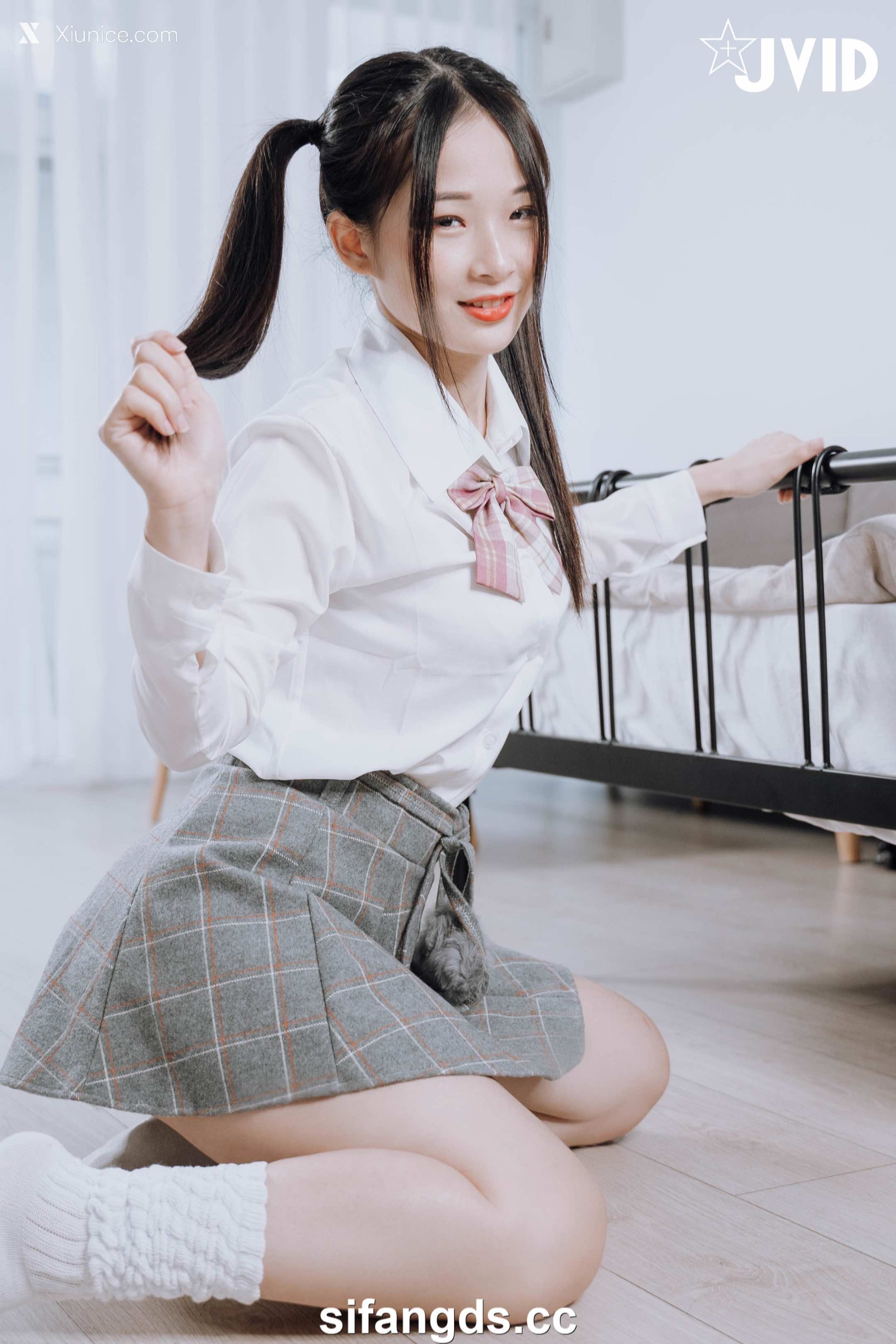 婕咪 Juice 雙馬尾女孩婕咪想在學長的胯下依偎(全裸無遮四點全開) 21