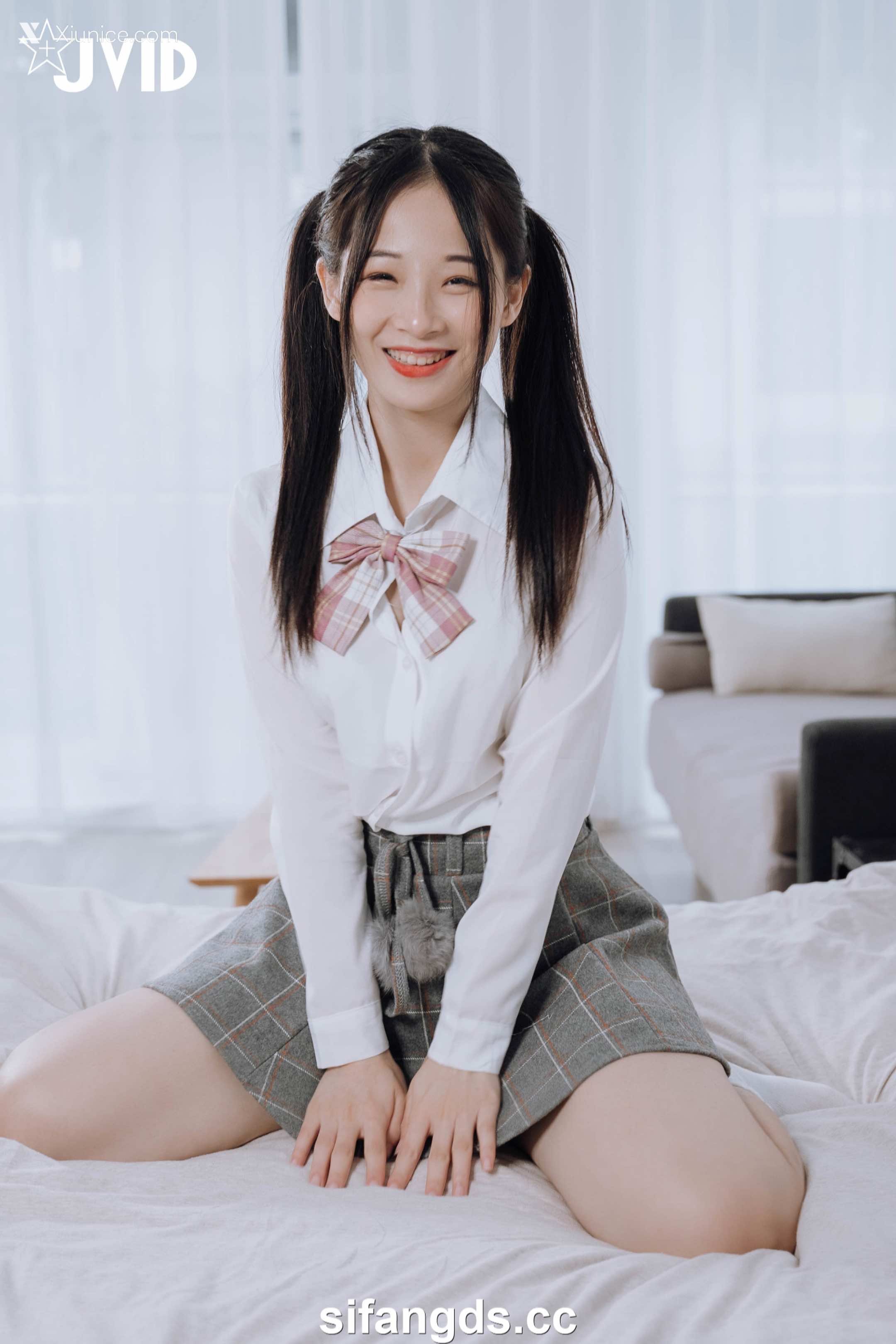婕咪 Juice 雙馬尾女孩婕咪想在學長的胯下依偎(全裸無遮四點全開) 24