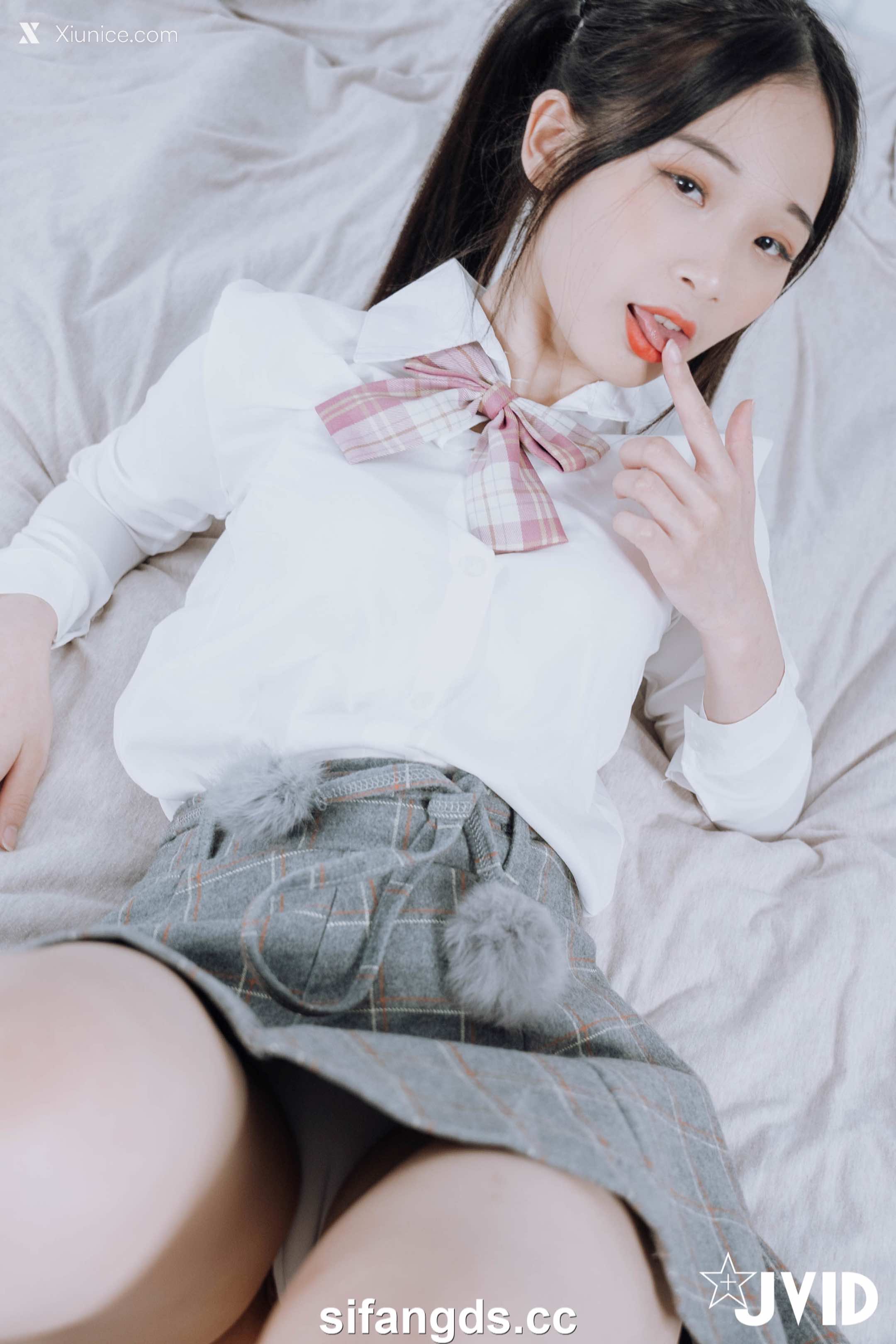 婕咪 Juice 雙馬尾女孩婕咪想在學長的胯下依偎(全裸無遮四點全開) 3