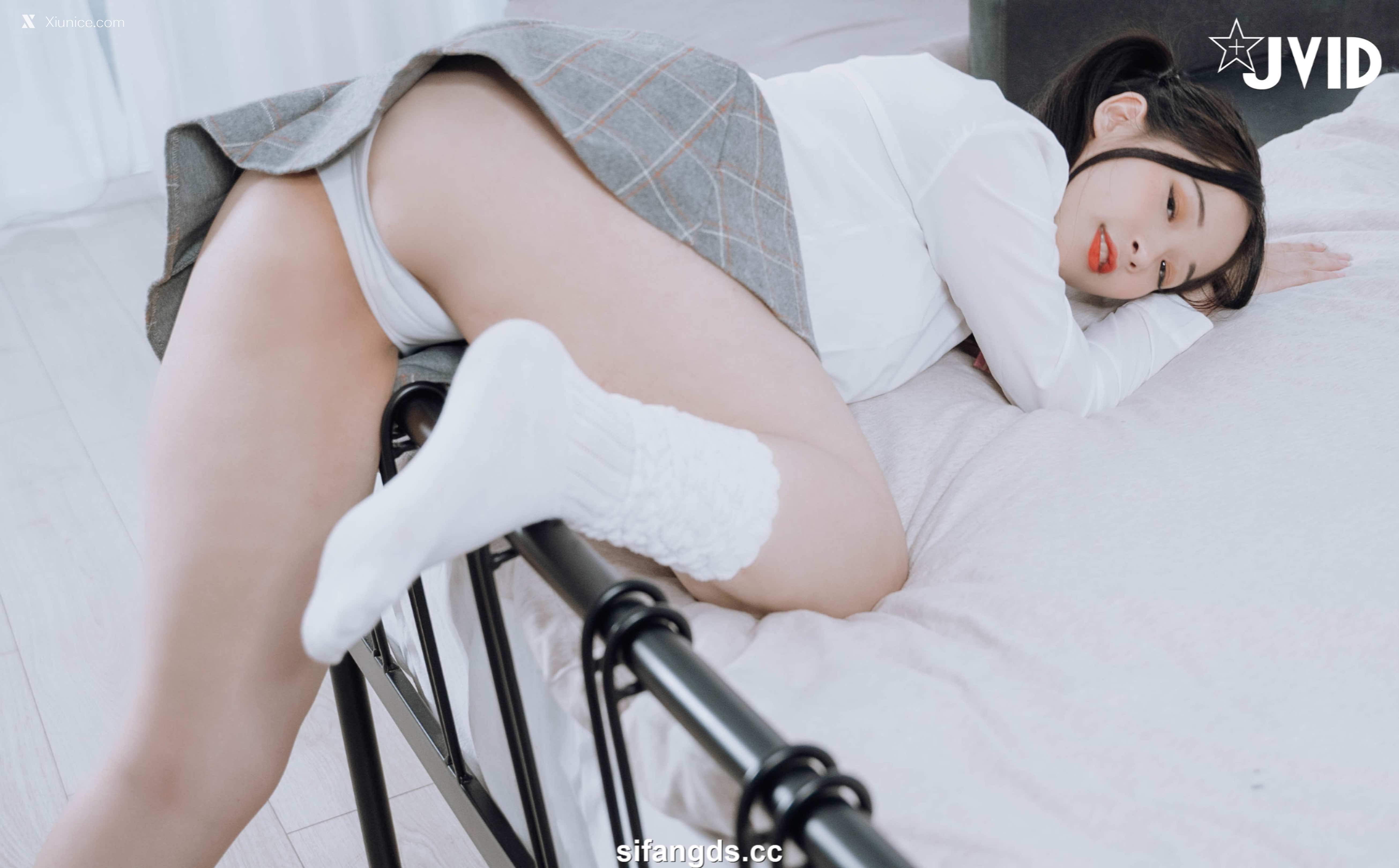 婕咪 Juice 雙馬尾女孩婕咪想在學長的胯下依偎(全裸無遮四點全開) 65