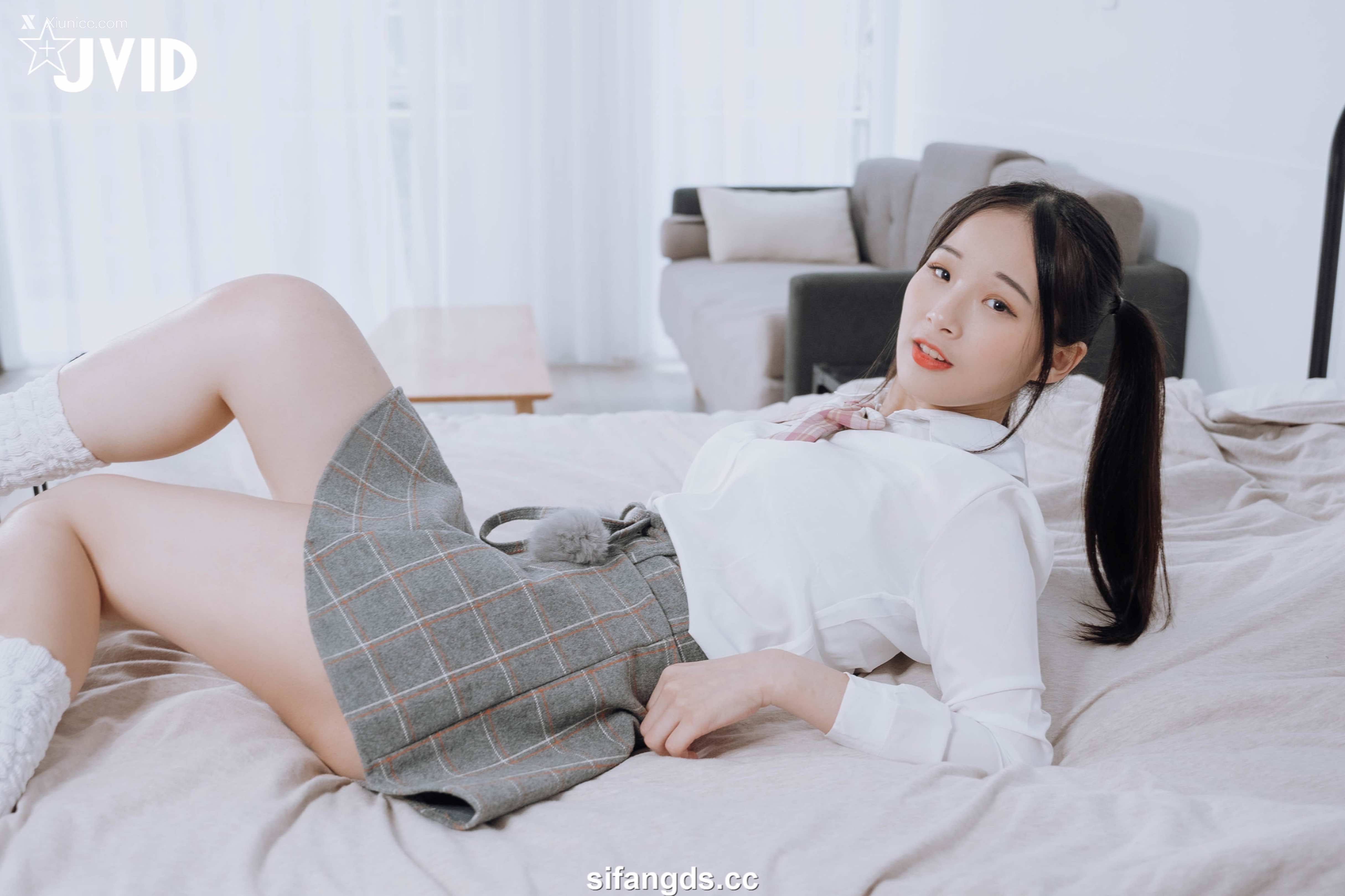 婕咪 Juice 雙馬尾女孩婕咪想在學長的胯下依偎(全裸無遮四點全開) 7