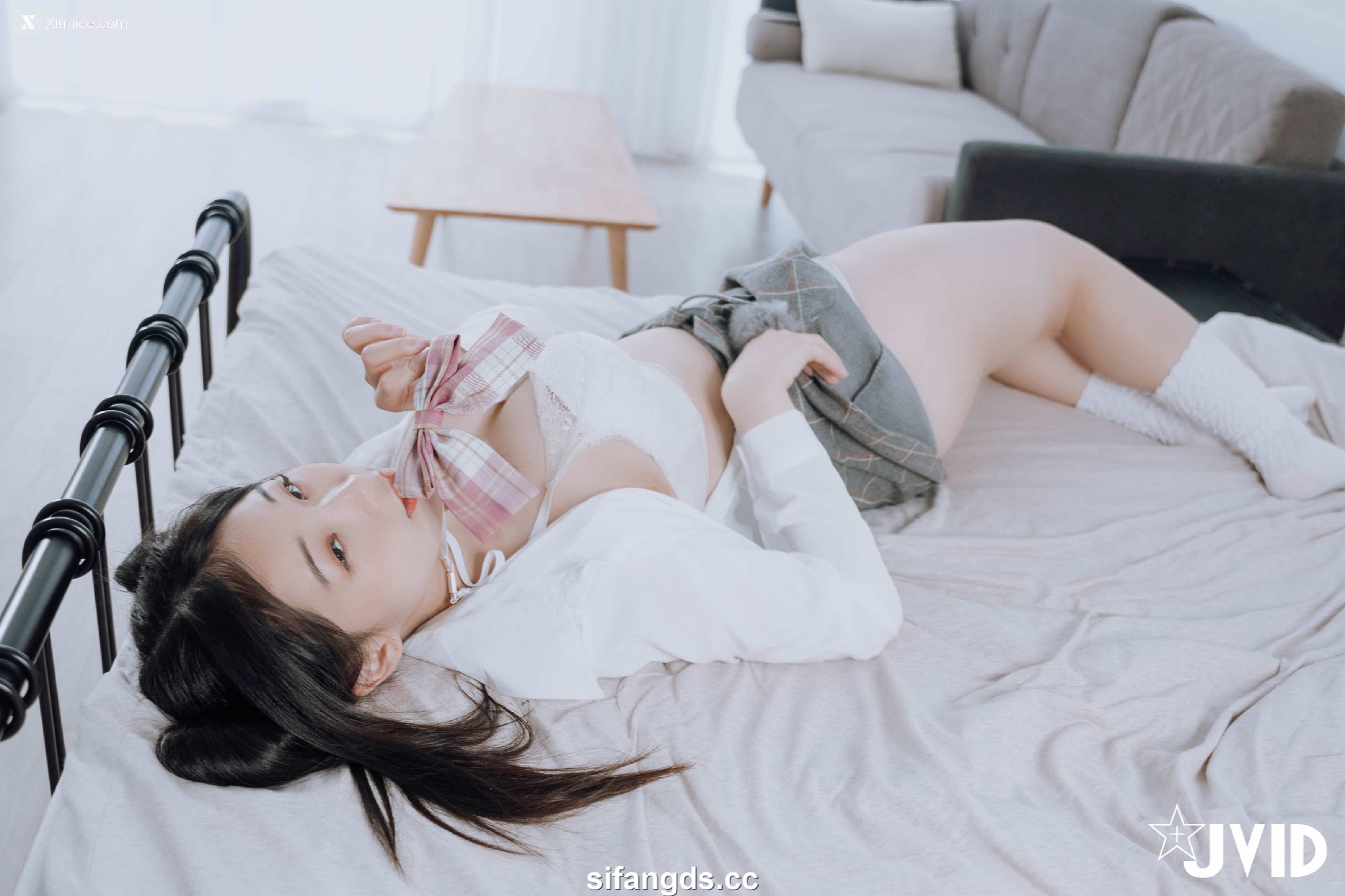 婕咪 Juice 雙馬尾女孩婕咪想在學長的胯下依偎(全裸無遮四點全開) 71