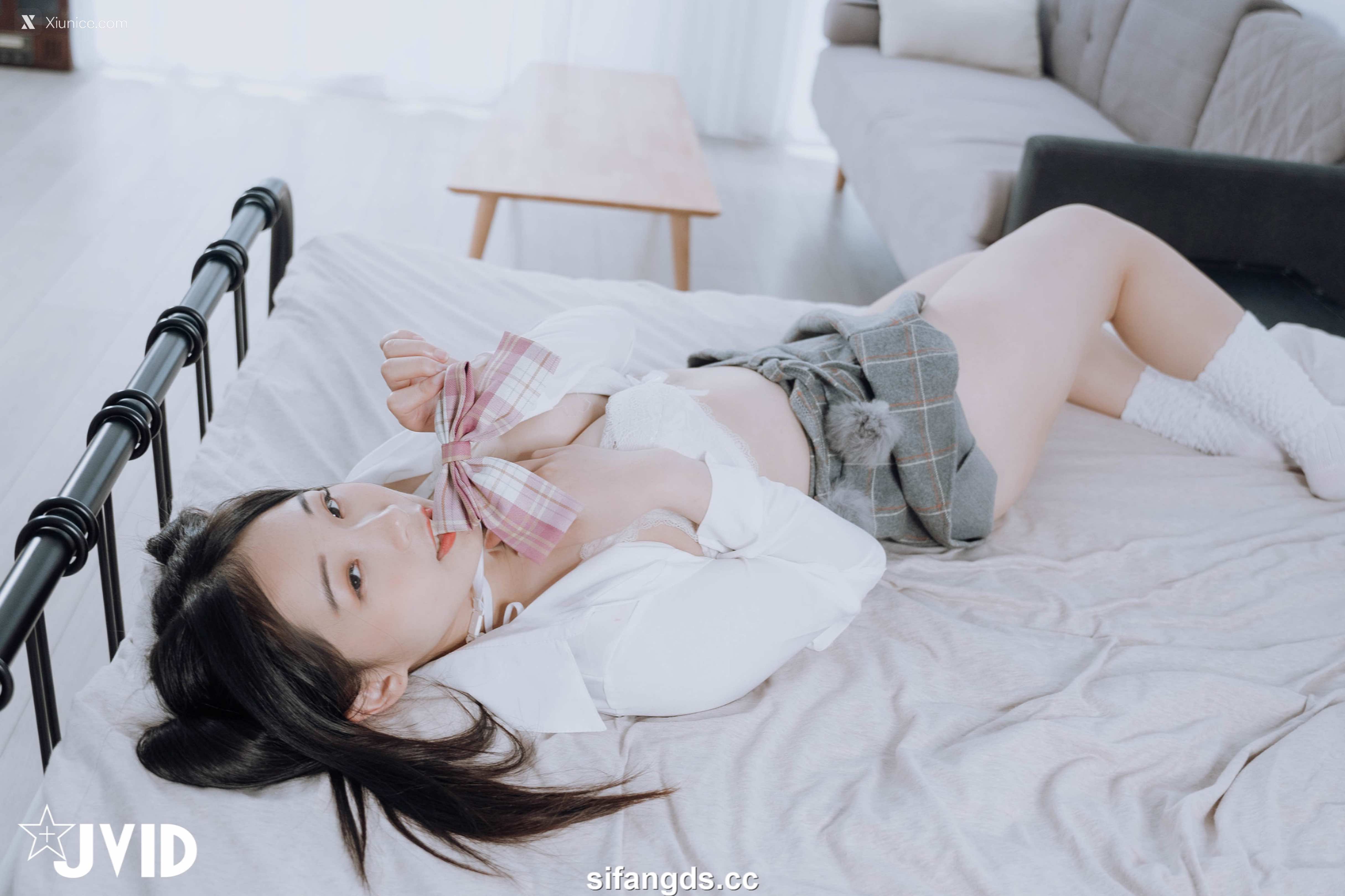 婕咪 Juice 雙馬尾女孩婕咪想在學長的胯下依偎(全裸無遮四點全開) 79