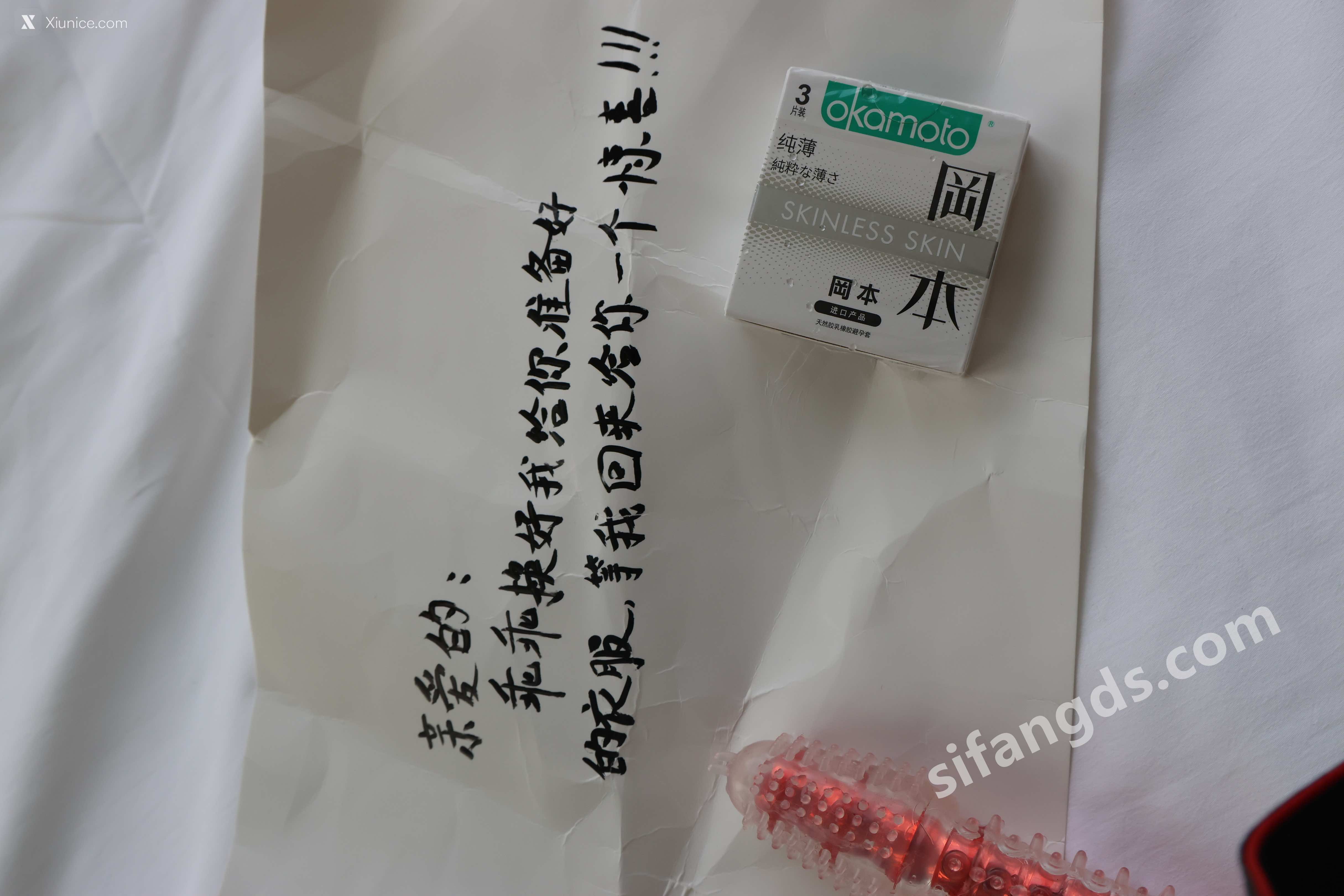 小薯条nienie R18 秀人网模特 25年首秀 地铁站露出 43