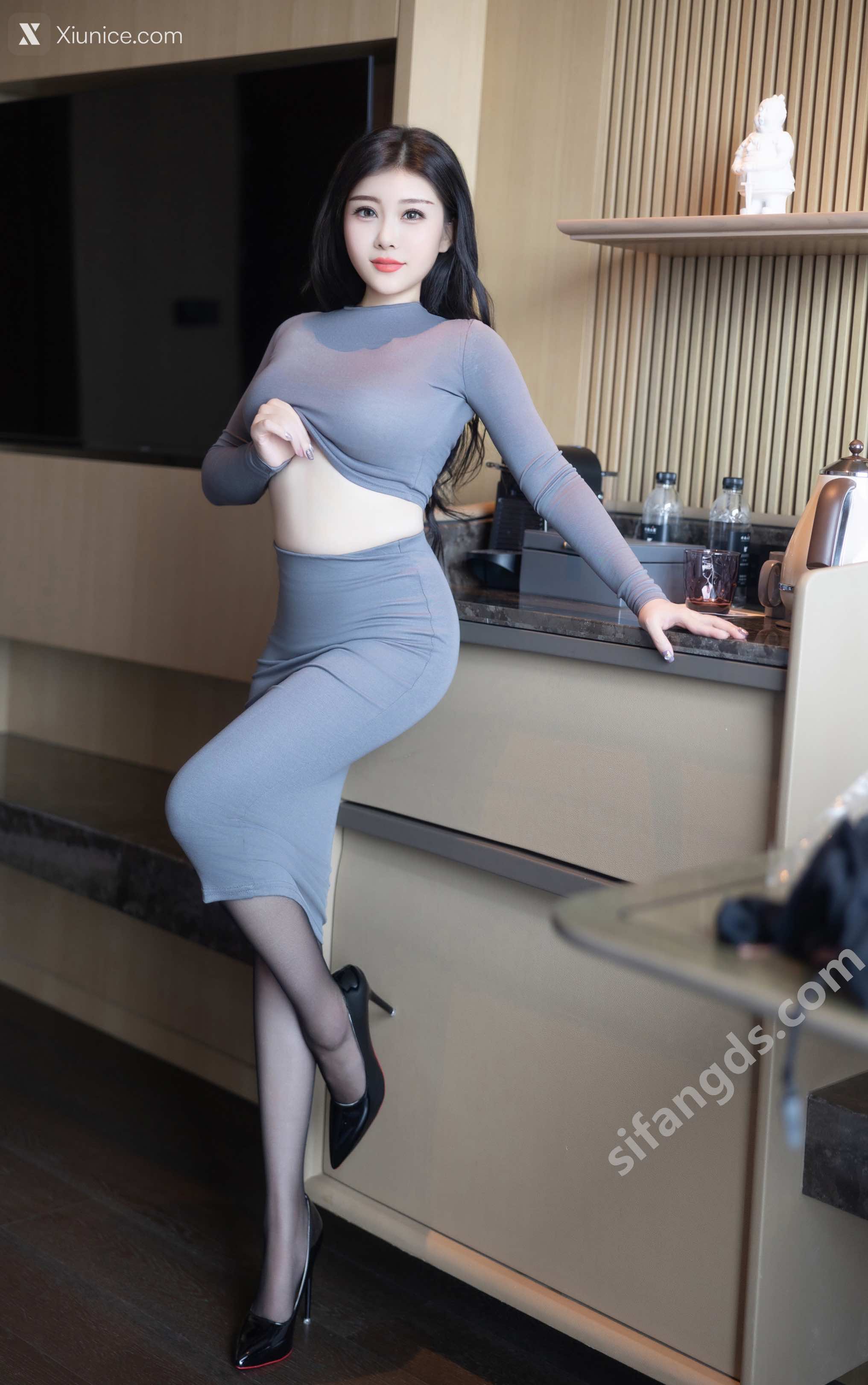 白洁Bessie R18 秀人网模特 哺乳期黑丝紧身裙 2