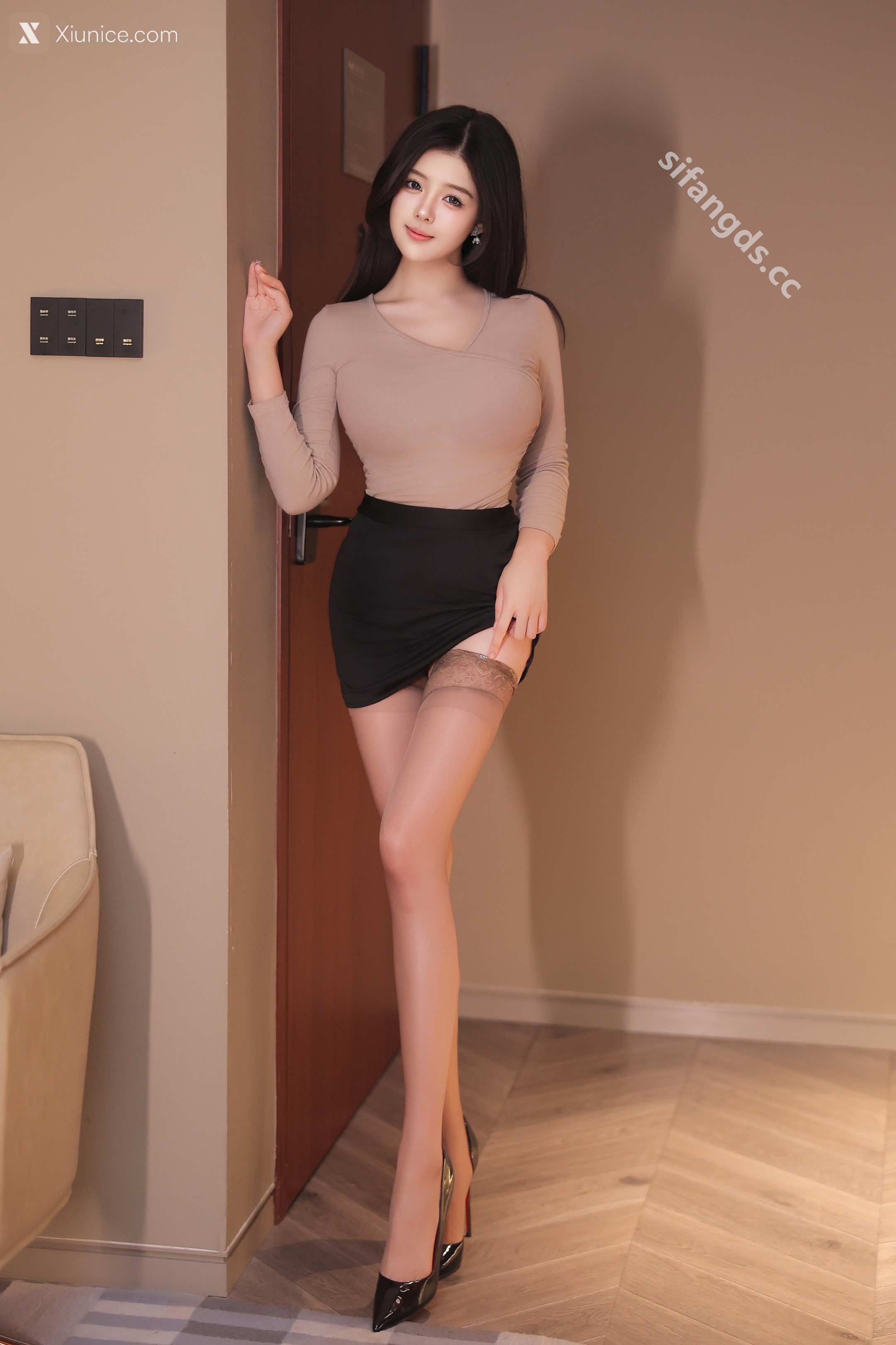 袁圆 R18 秀人网模特 情迷短裙肉丝 1