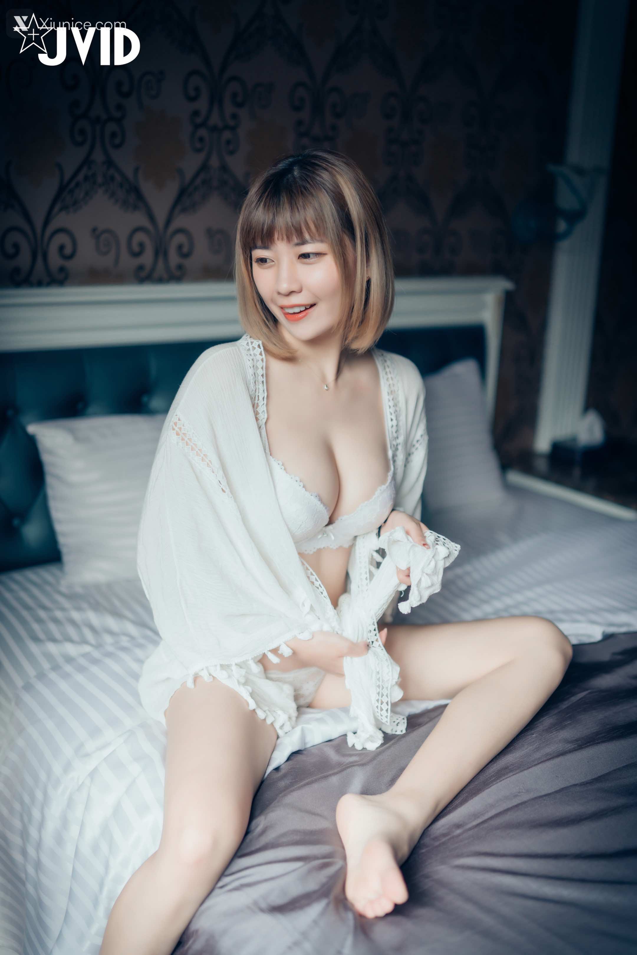 果寶寶 與巨乳女友果寶寶開房間的全裸無碼寫真 101