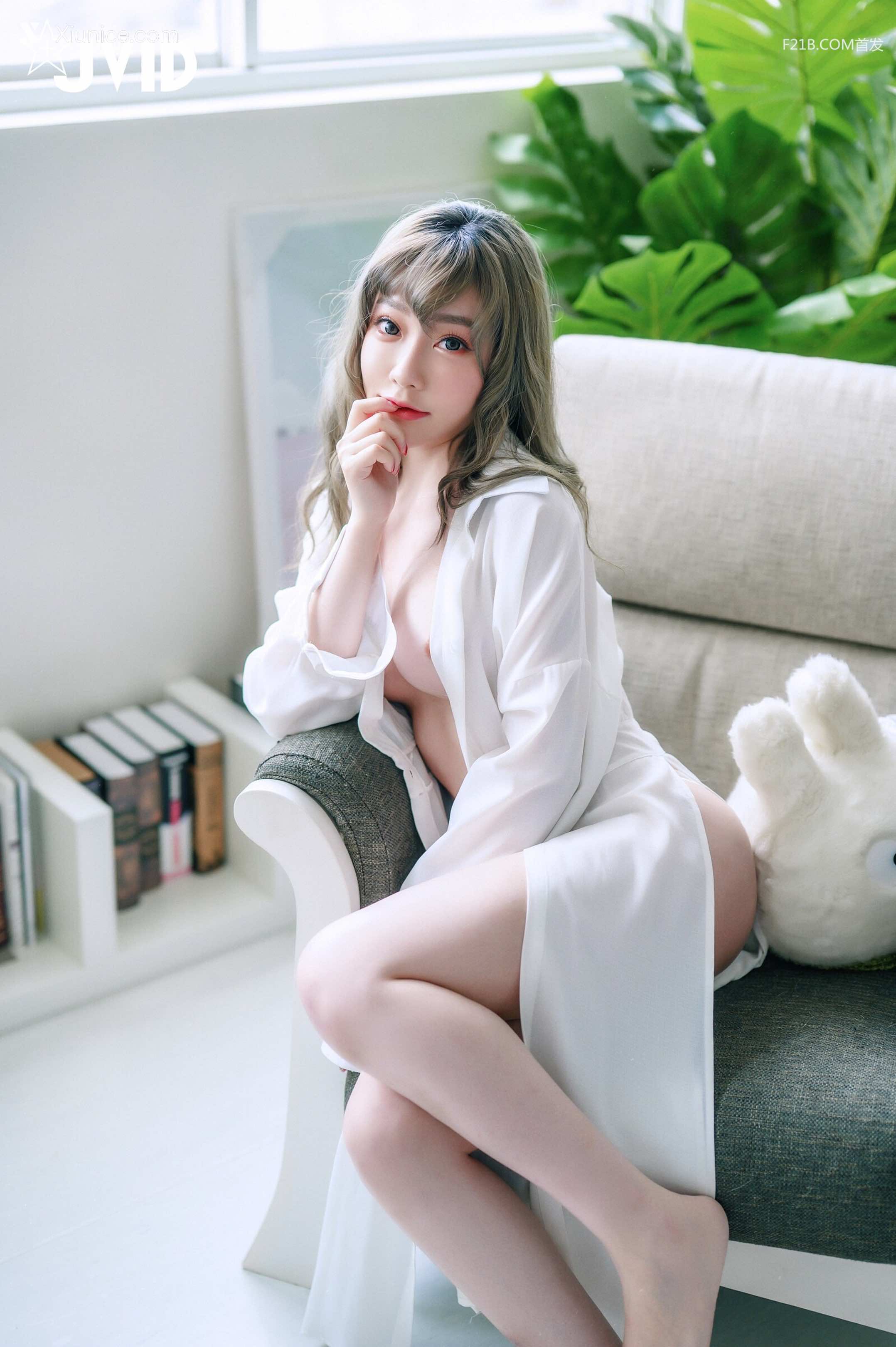 璃奈醬 兄弟一起把玩超美極品充氣娃娃，誤觸開關，一秒變真人 掰超開特寫／粉嫩鮑 144