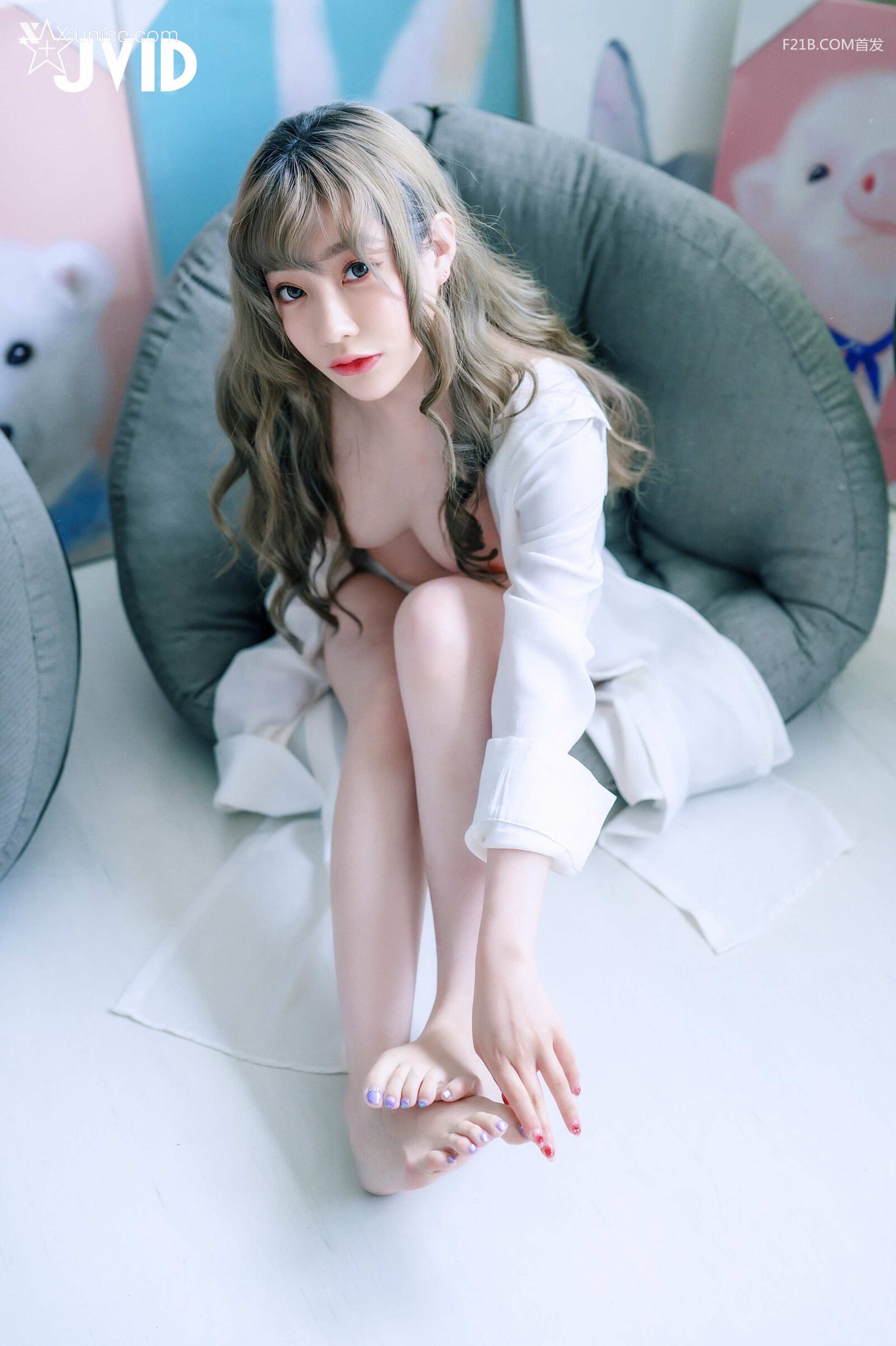 璃奈醬 兄弟一起把玩超美極品充氣娃娃，誤觸開關，一秒變真人 掰超開特寫／粉嫩鮑 75