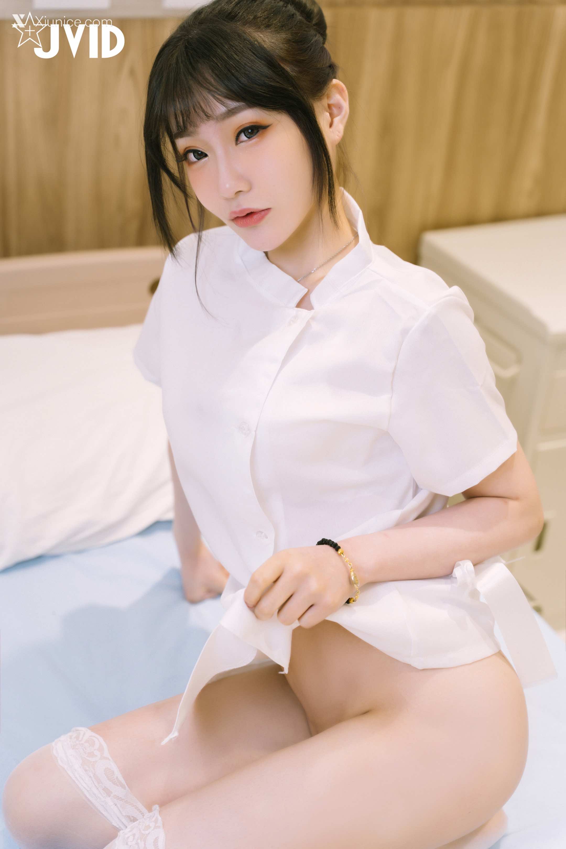 璃奈醬 性感俏護士 撼動你的大雞巴 24