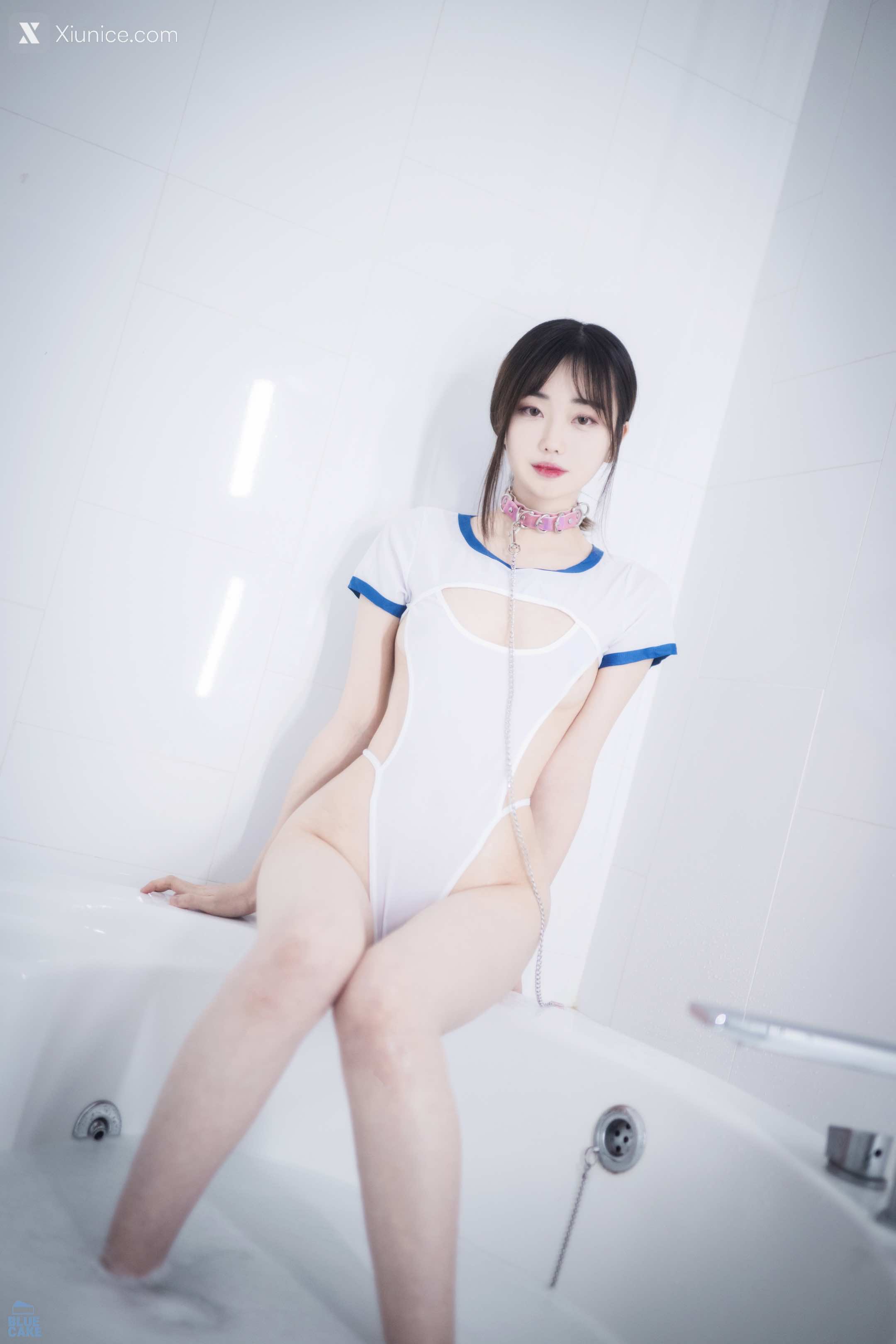 BLUECAKE Kim Ji Won (김지원) White One + RED.Ver 46