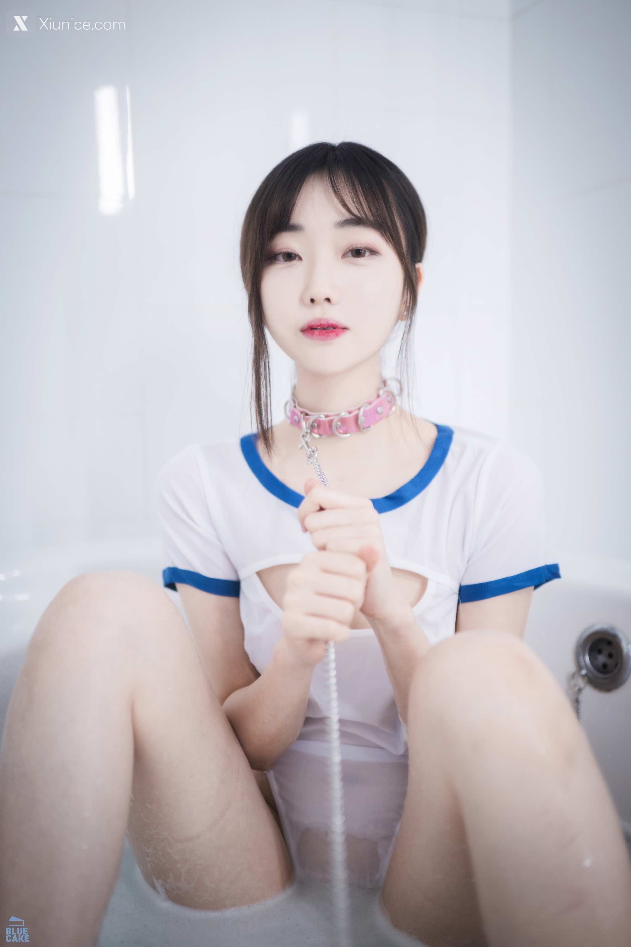 BLUECAKE Kim Ji Won (김지원) White One + RED.Ver 50