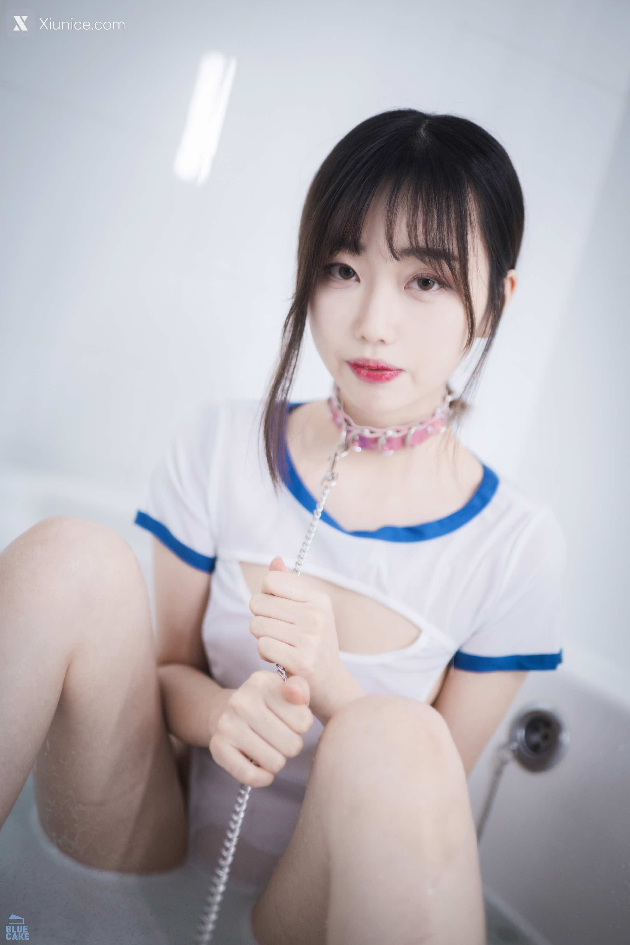 BLUECAKE Kim Ji Won (김지원) White One + RED.Ver 52