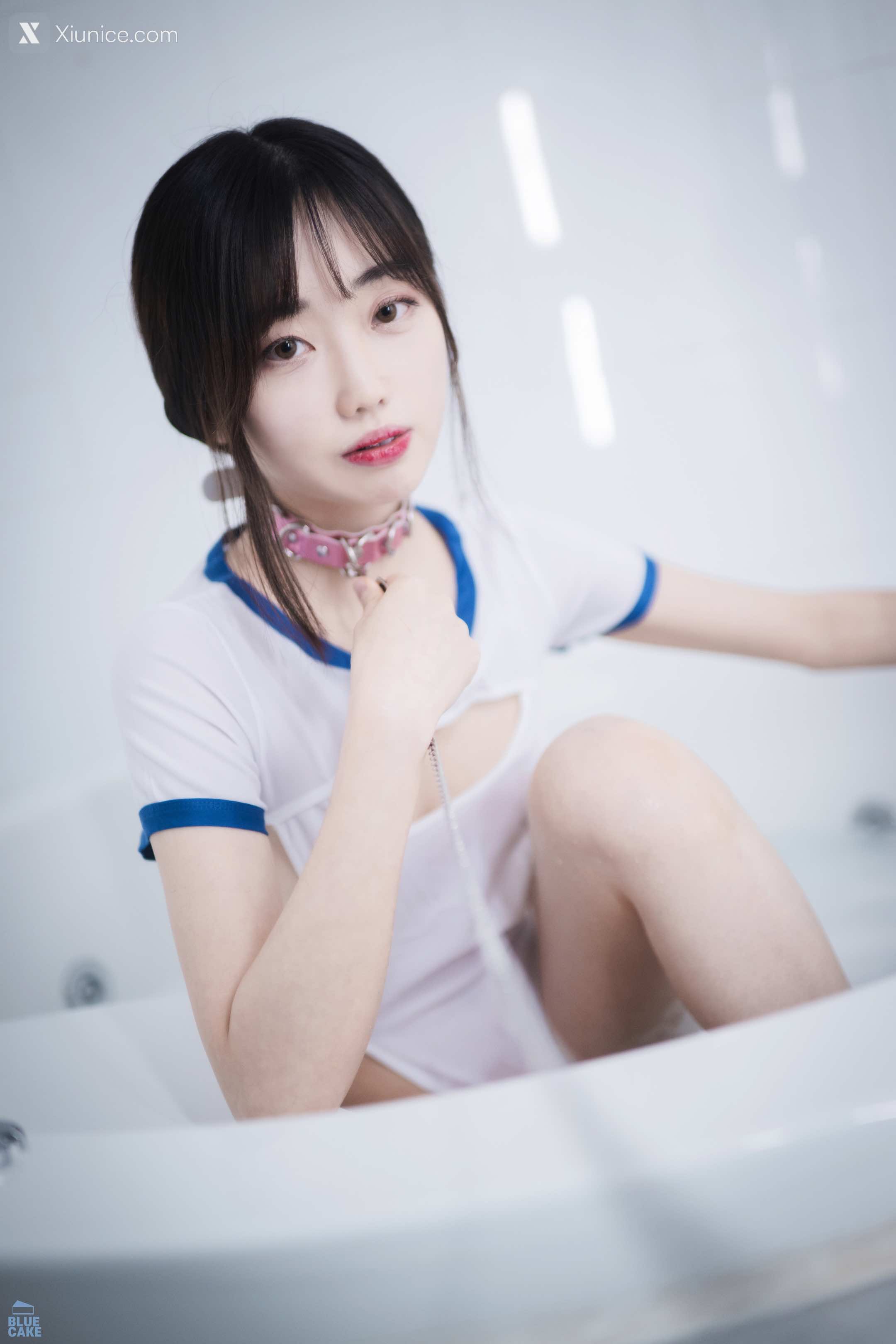 BLUECAKE Kim Ji Won (김지원) White One + RED.Ver 53