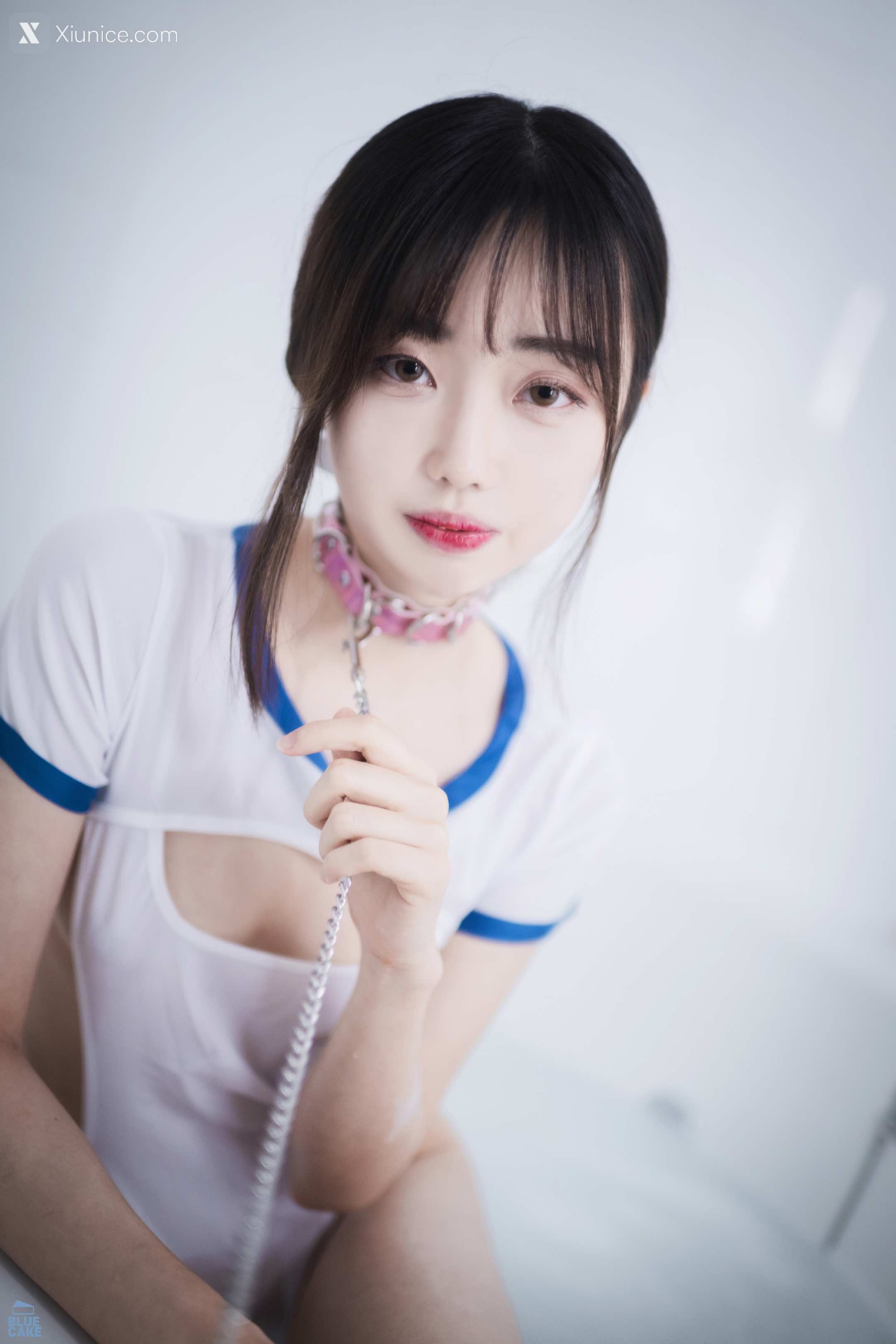BLUECAKE Kim Ji Won (김지원) White One + RED.Ver 54