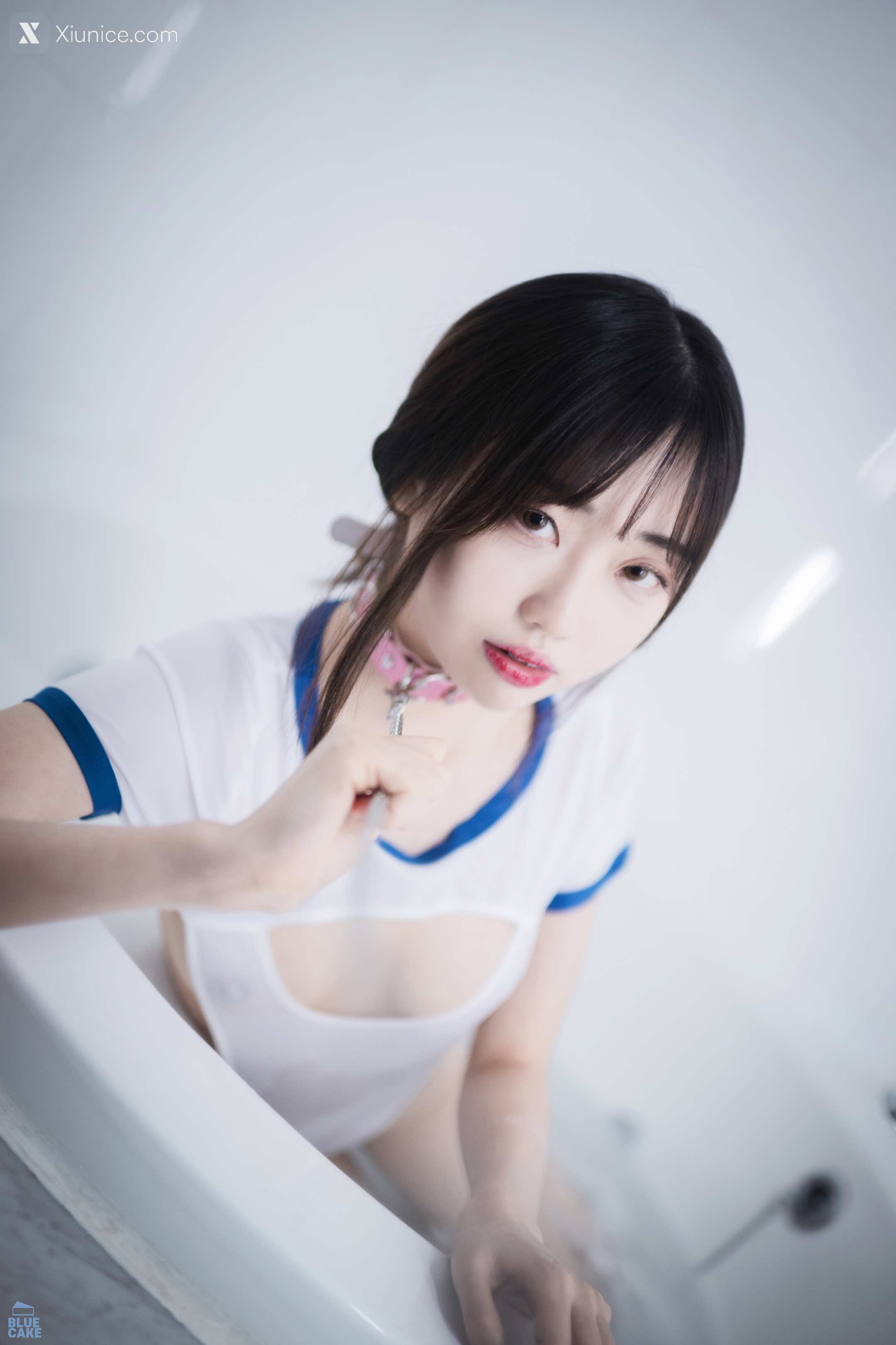 BLUECAKE Kim Ji Won (김지원) White One + RED.Ver 60