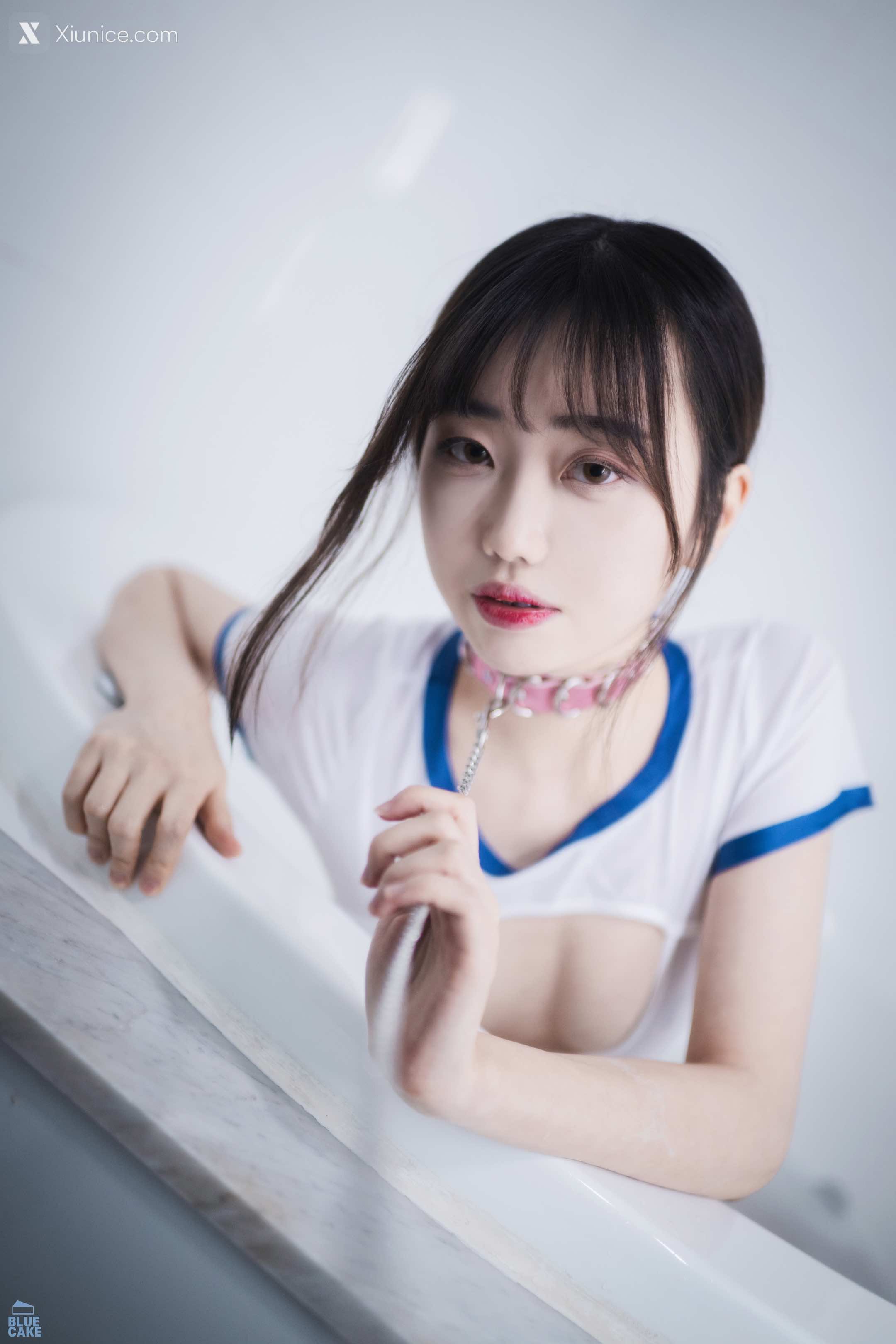 BLUECAKE Kim Ji Won (김지원) White One + RED.Ver 61