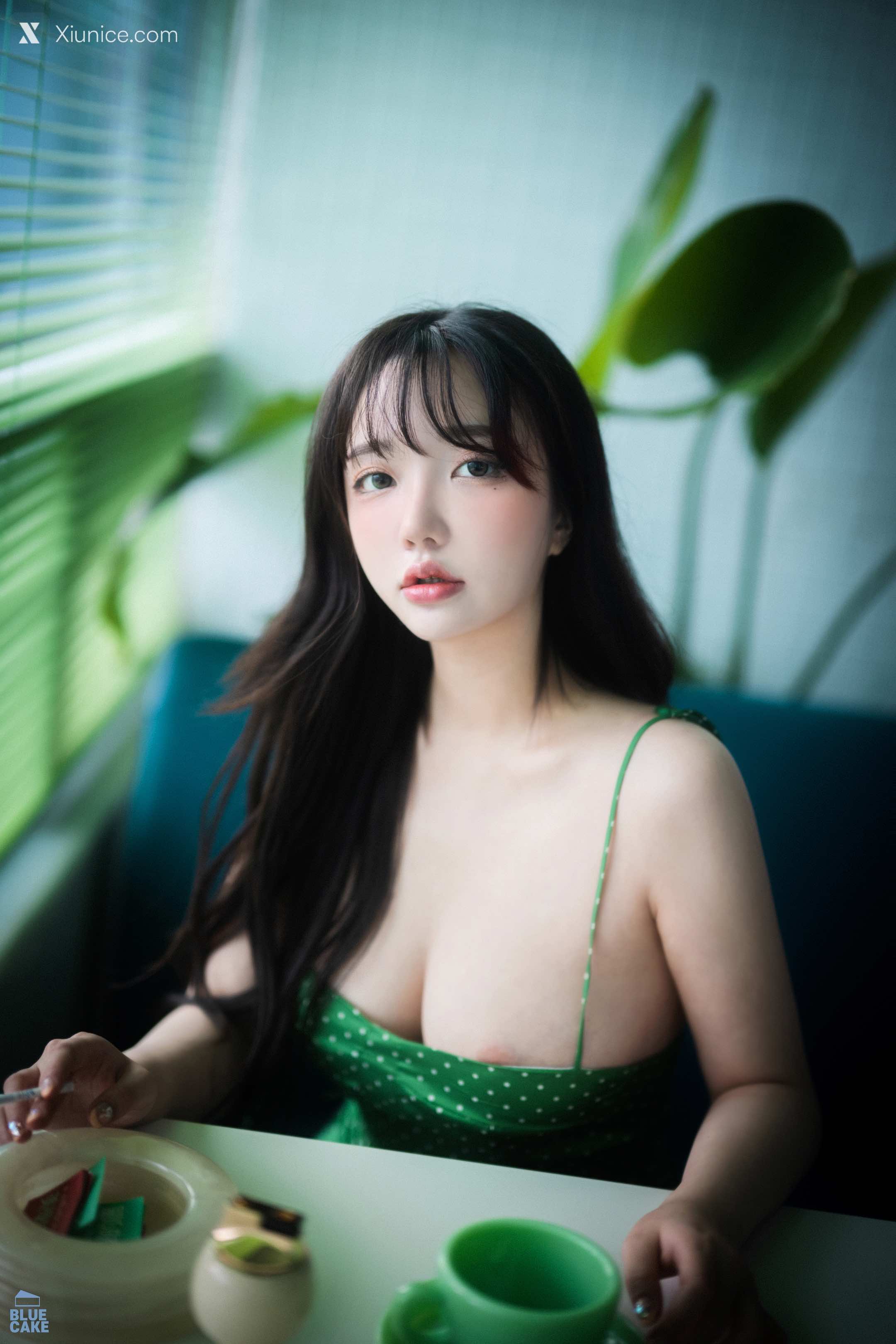 BLUECAKE Son Ye Eun (손예은) Nothing RED 1