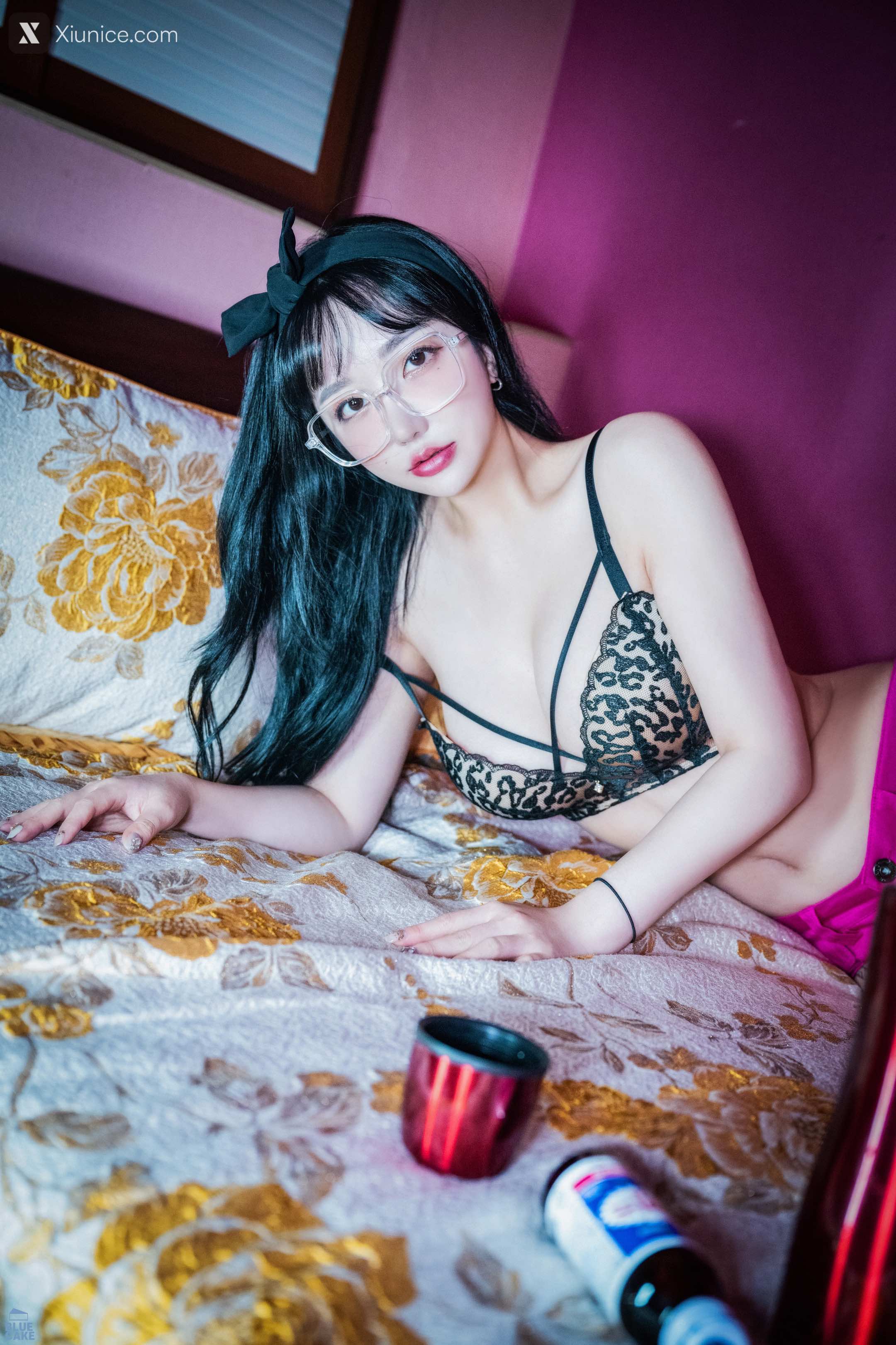 BLUECAKE YeEun Nude No Panty 102
