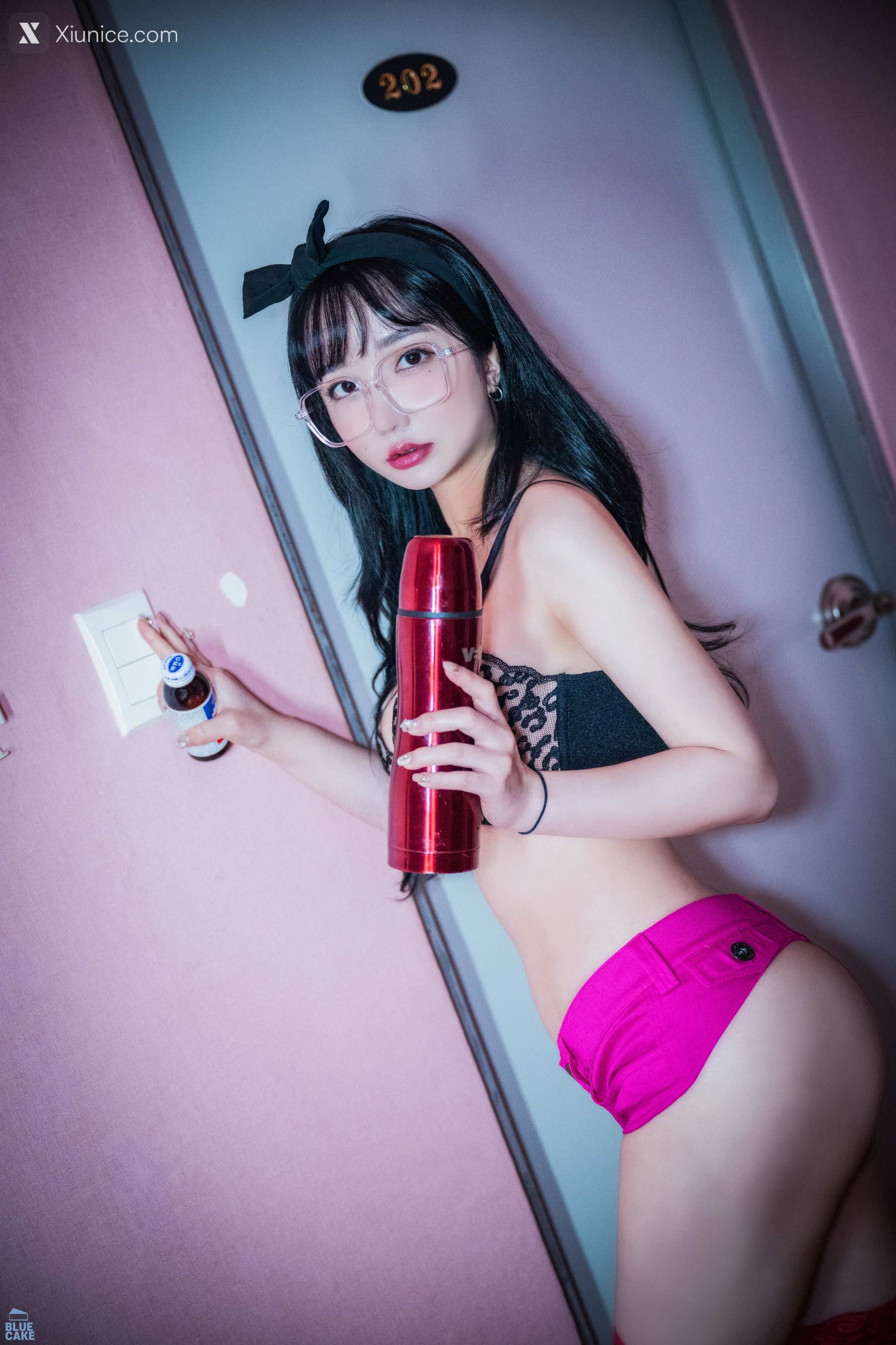 BLUECAKE YeEun Nude No Panty 73