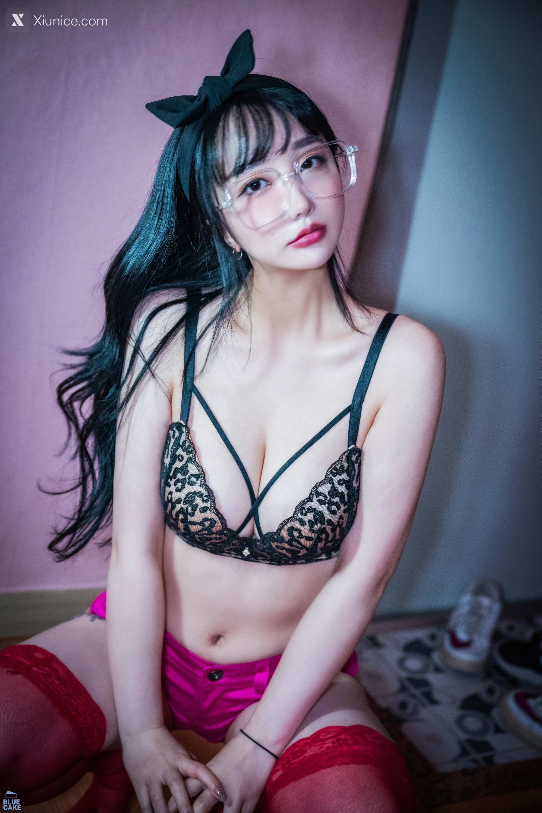 BLUECAKE YeEun Nude No Panty 78