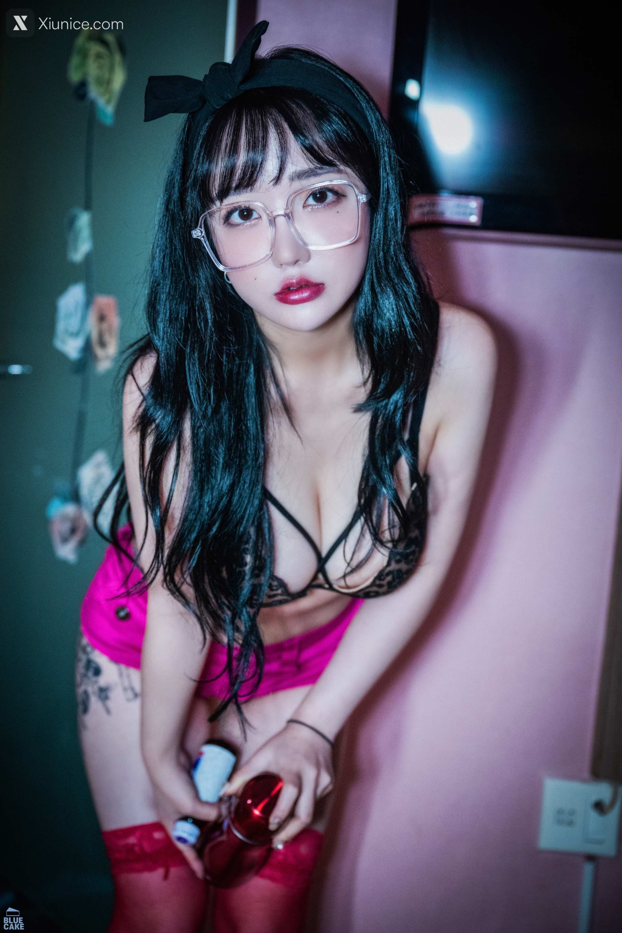 BLUECAKE YeEun Nude No Panty 83