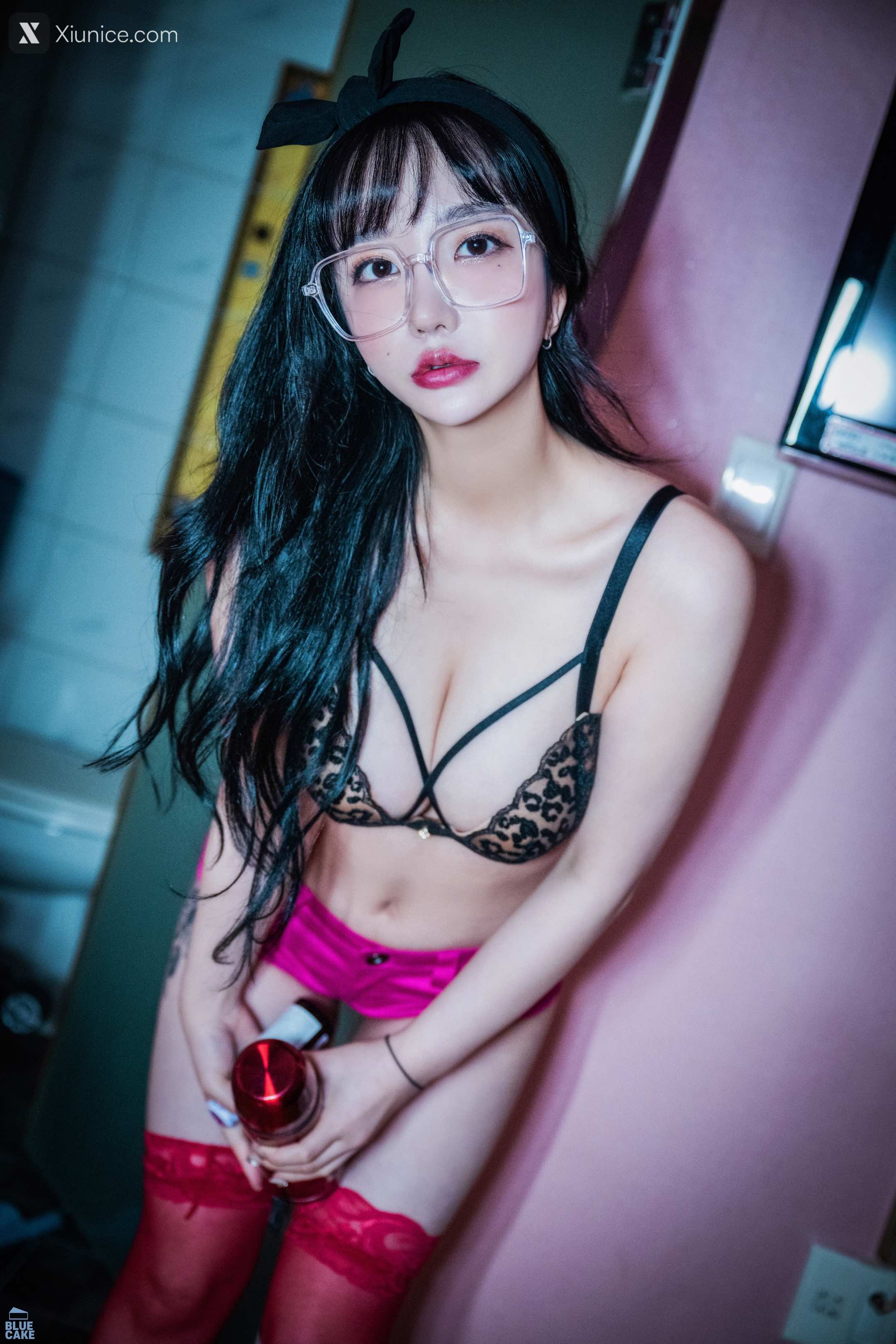 BLUECAKE YeEun Nude No Panty 84