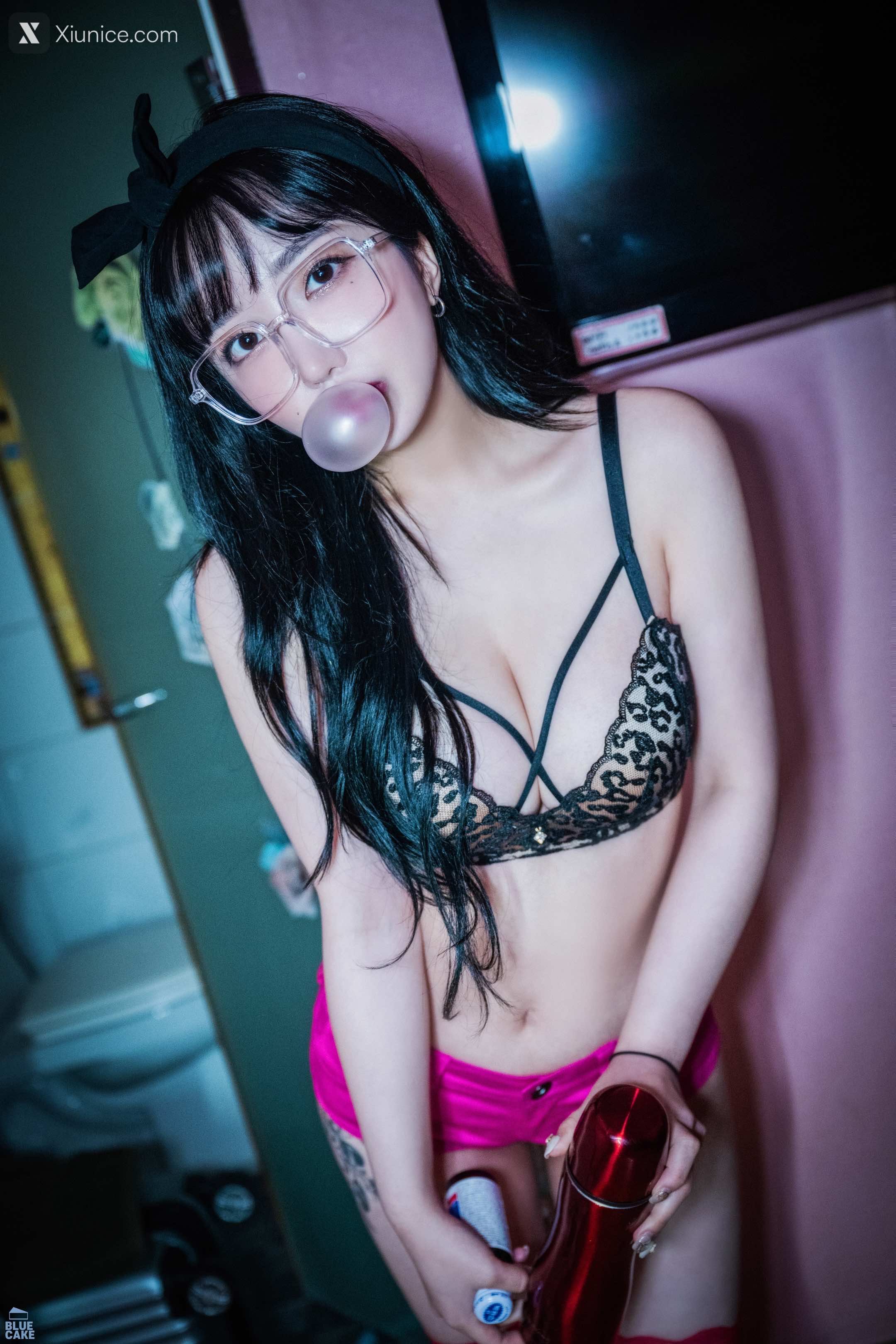BLUECAKE YeEun Nude No Panty 85