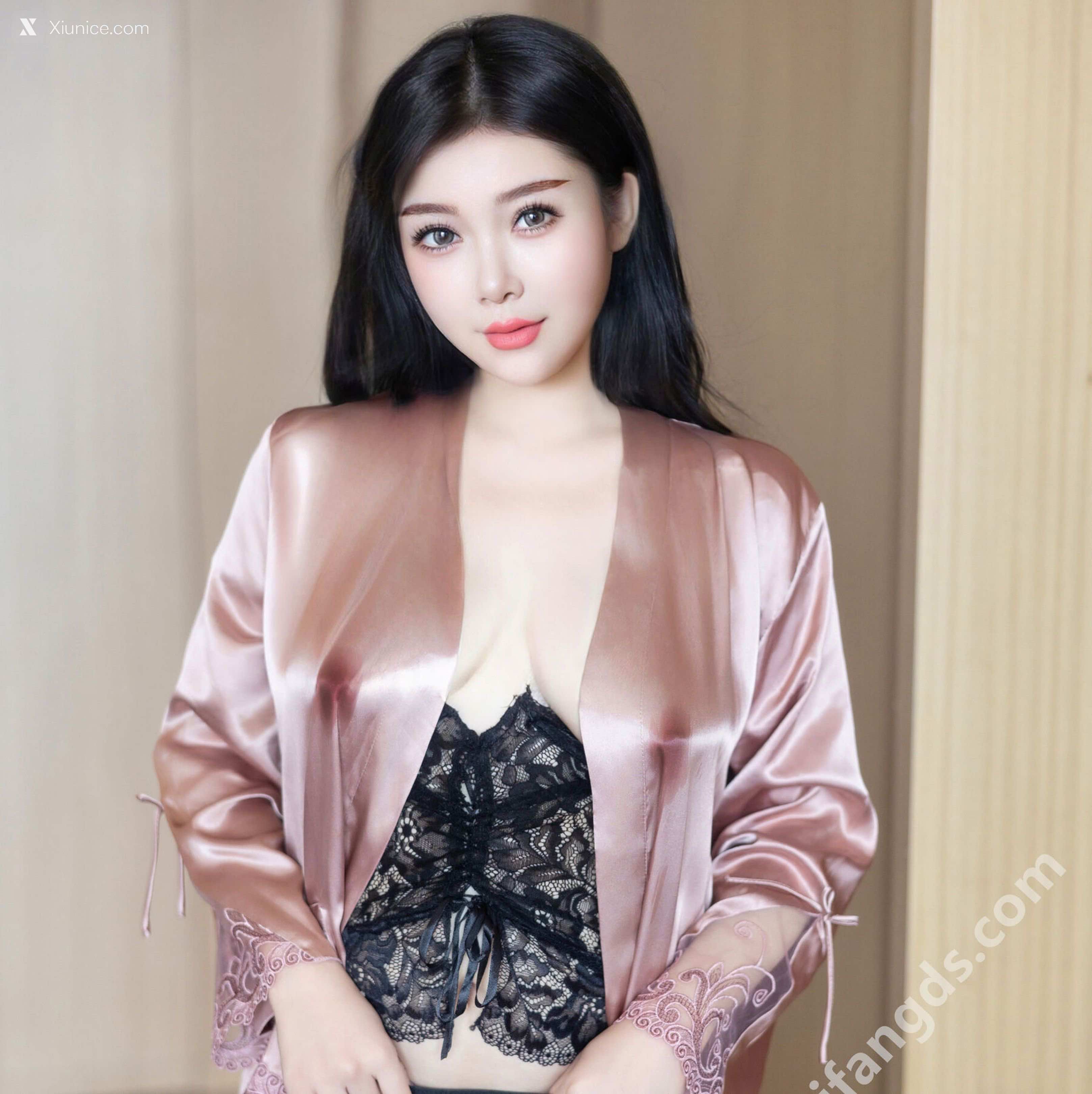 玥儿玥er R18 秀人网模特 魅力皮草 34