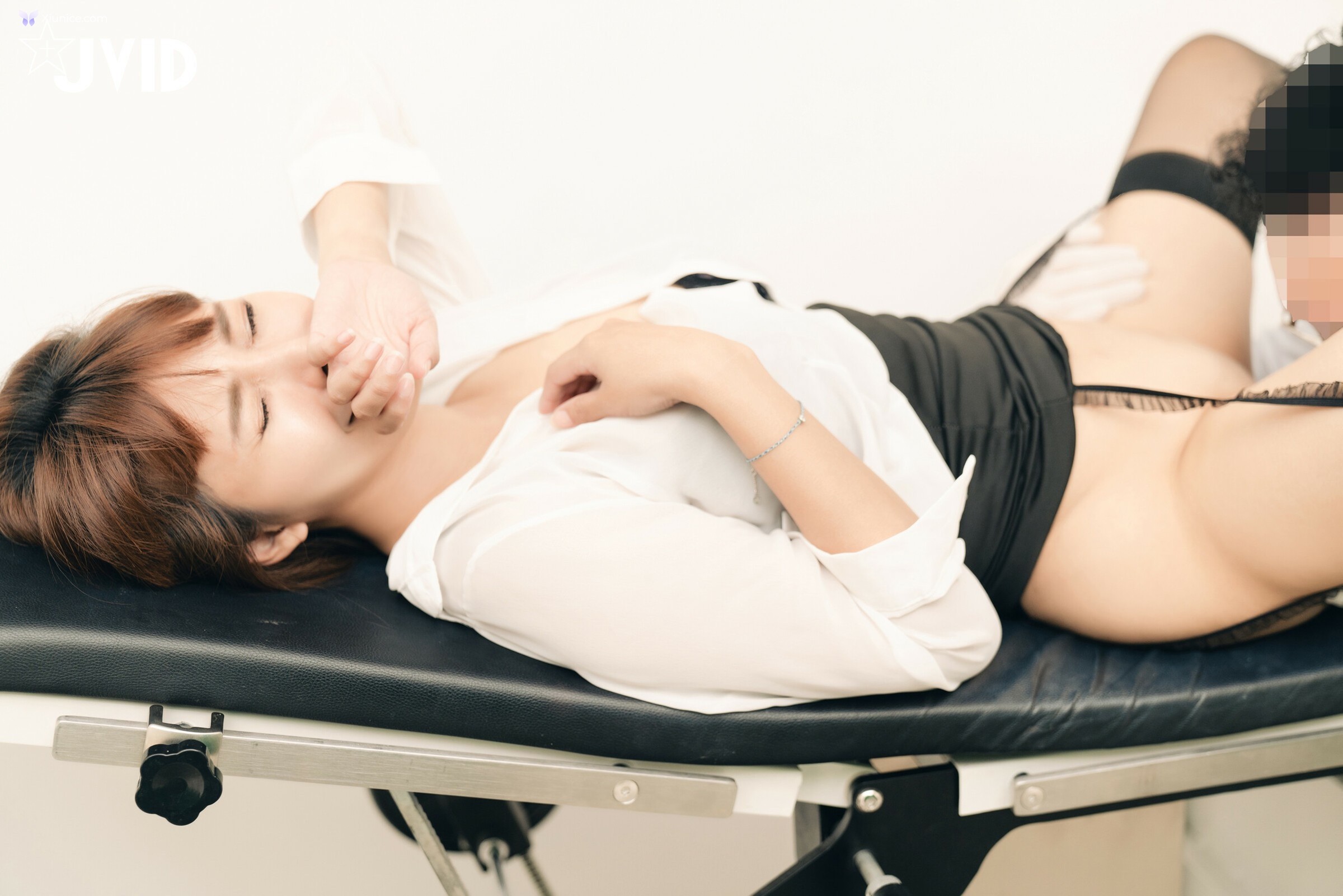 JVID Lele 樂樂呆萌巨乳OL下班健康檢查遇到了色性大發醫師用手指玩具最後用棒棒內診還內射給病患但這種健康檢查太舒服了下次還要再來檢查-60