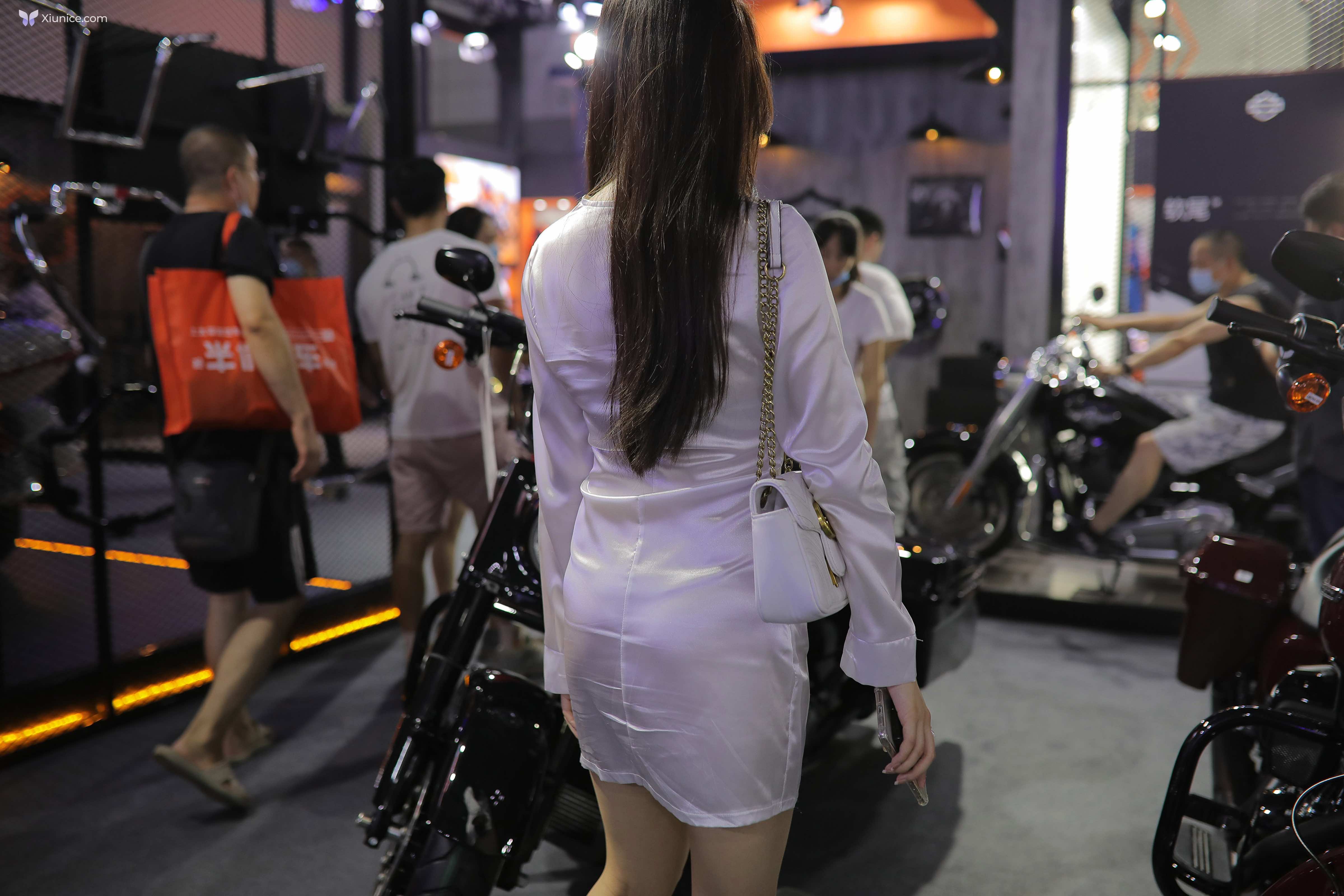 精选街拍作品 4K No.0294 玲玲街拍作品 一个人的车展 (668 photos)
